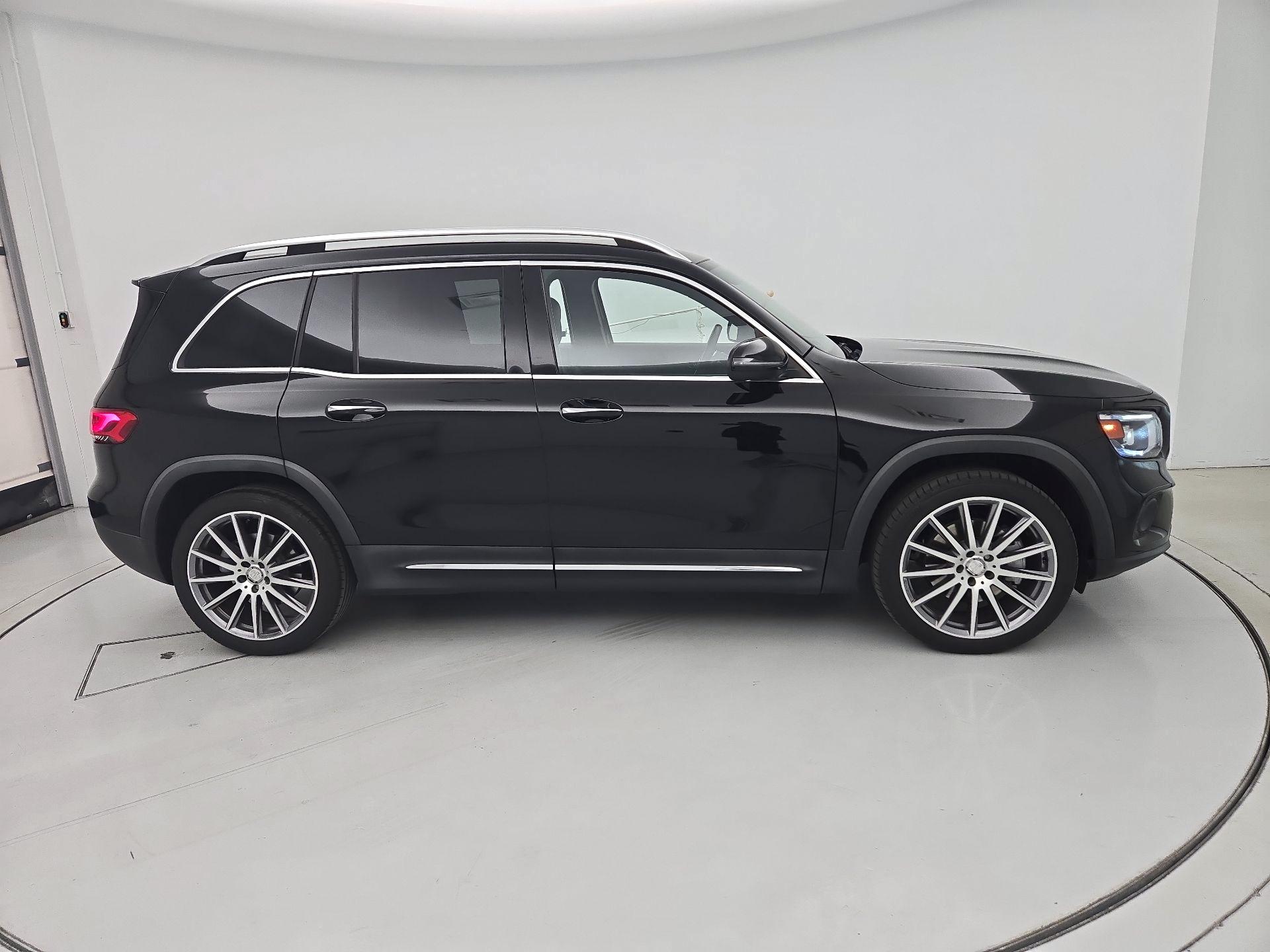 Thumbnail: 2023 Mercedes-Benz GLB - 4