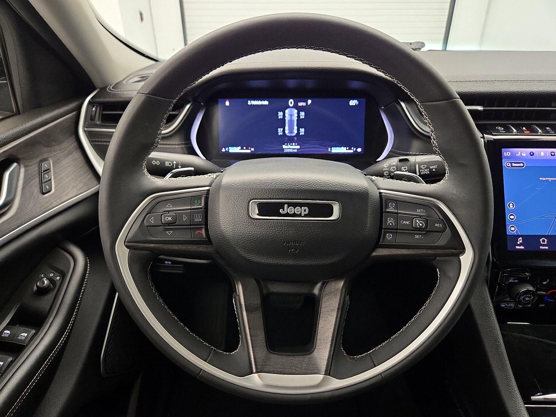 Thumbnail: 2023 Jeep Grand Cherokee - 10