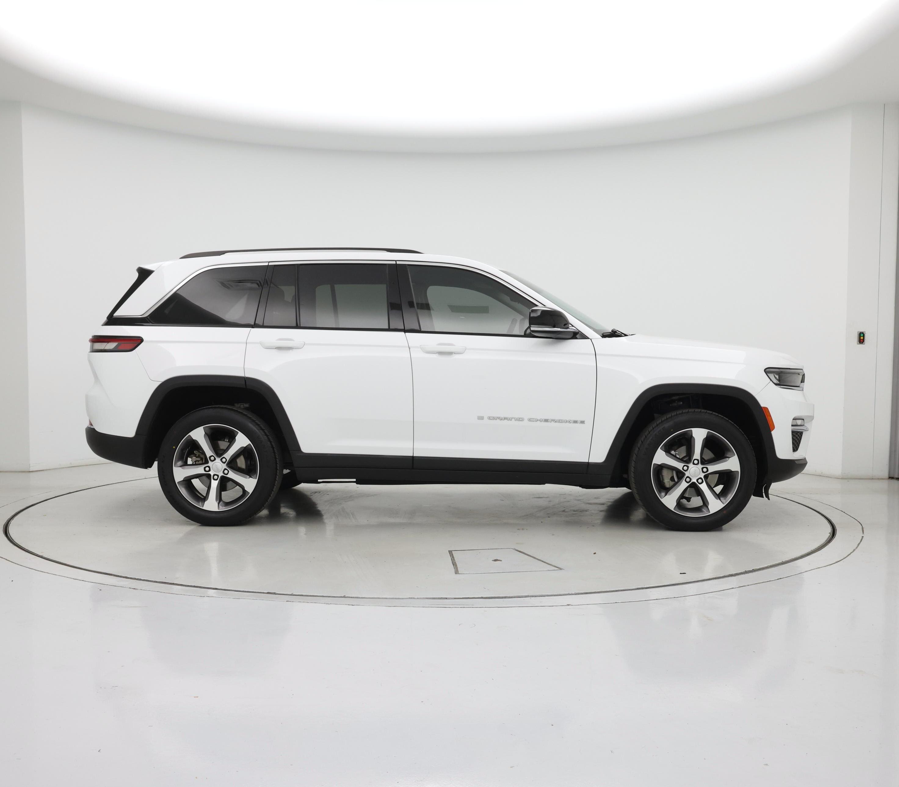 Thumbnail: 2023 Jeep Grand Cherokee - 7