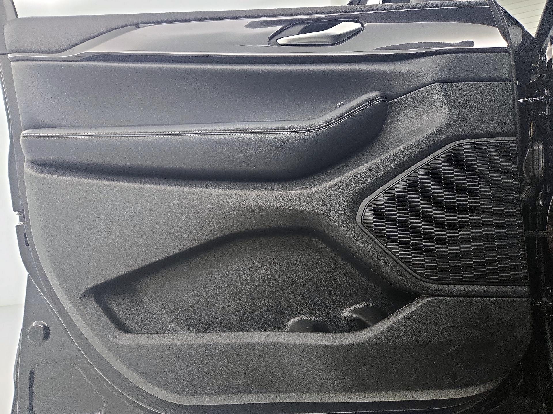 Thumbnail: 2023 Jeep Grand Cherokee - 12