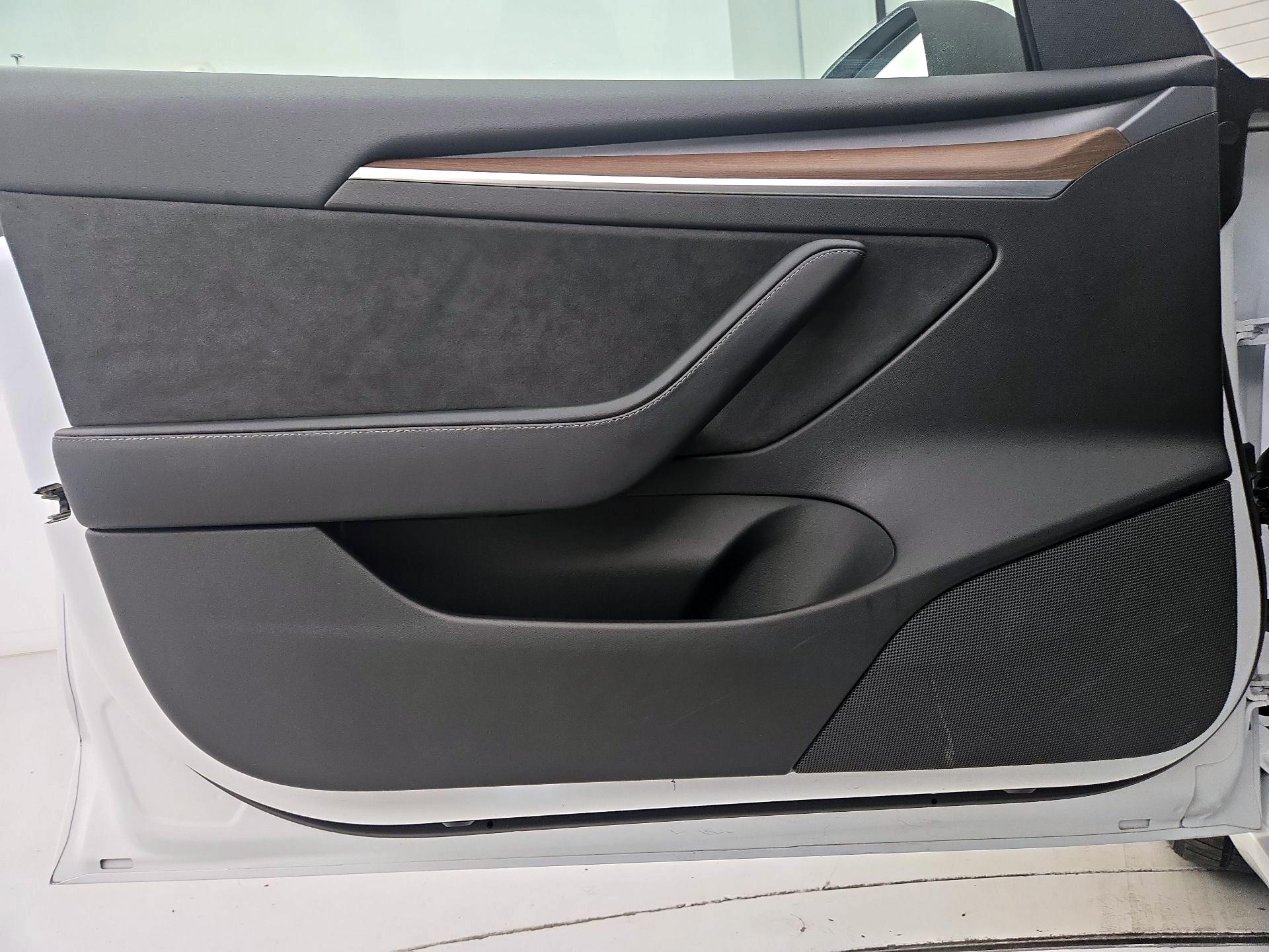 Thumbnail: 2022 Tesla Model 3 - 10