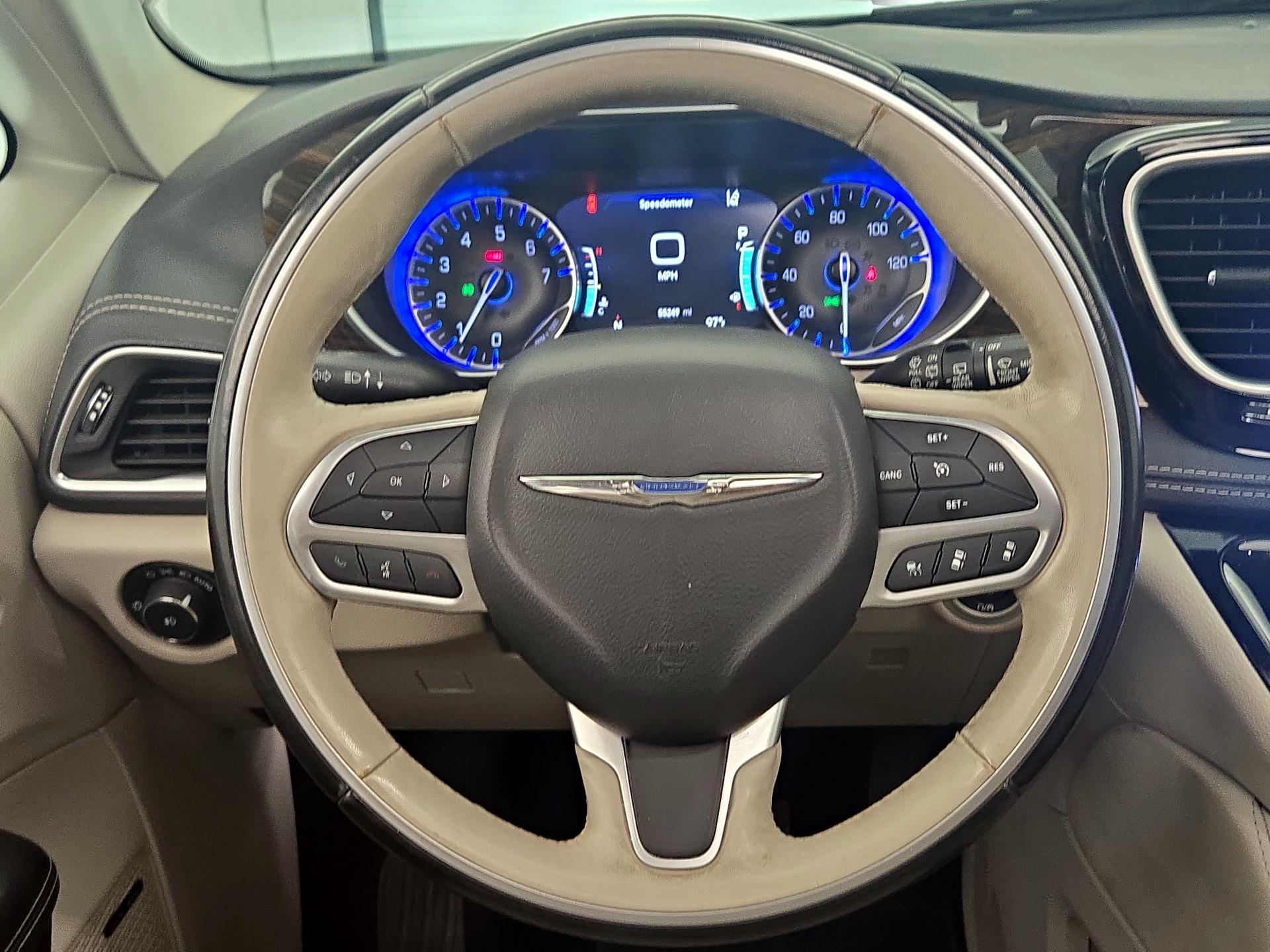 Thumbnail: 2021 Chrysler Pacifica - 10