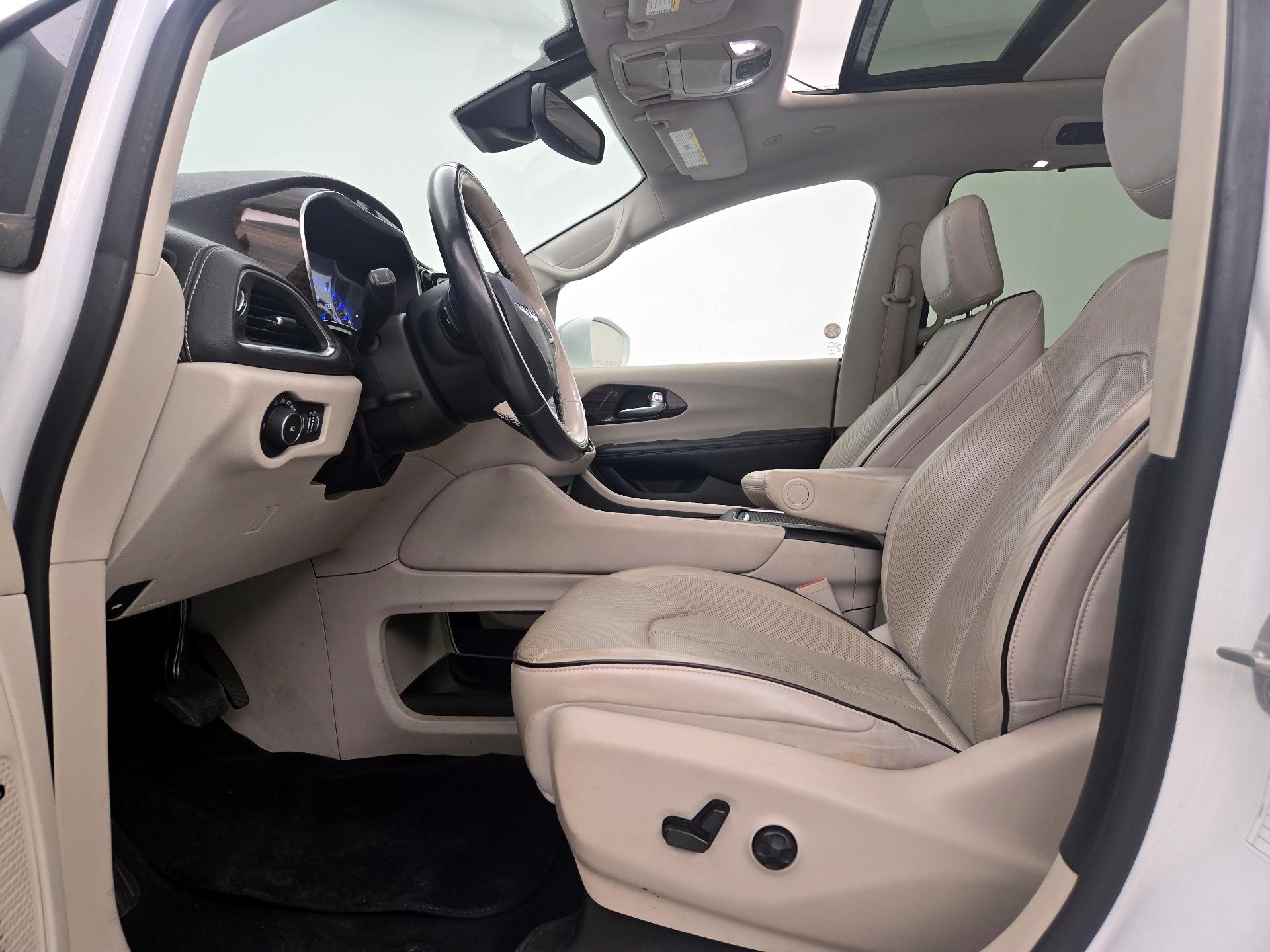 Thumbnail: 2021 Chrysler Pacifica - 11