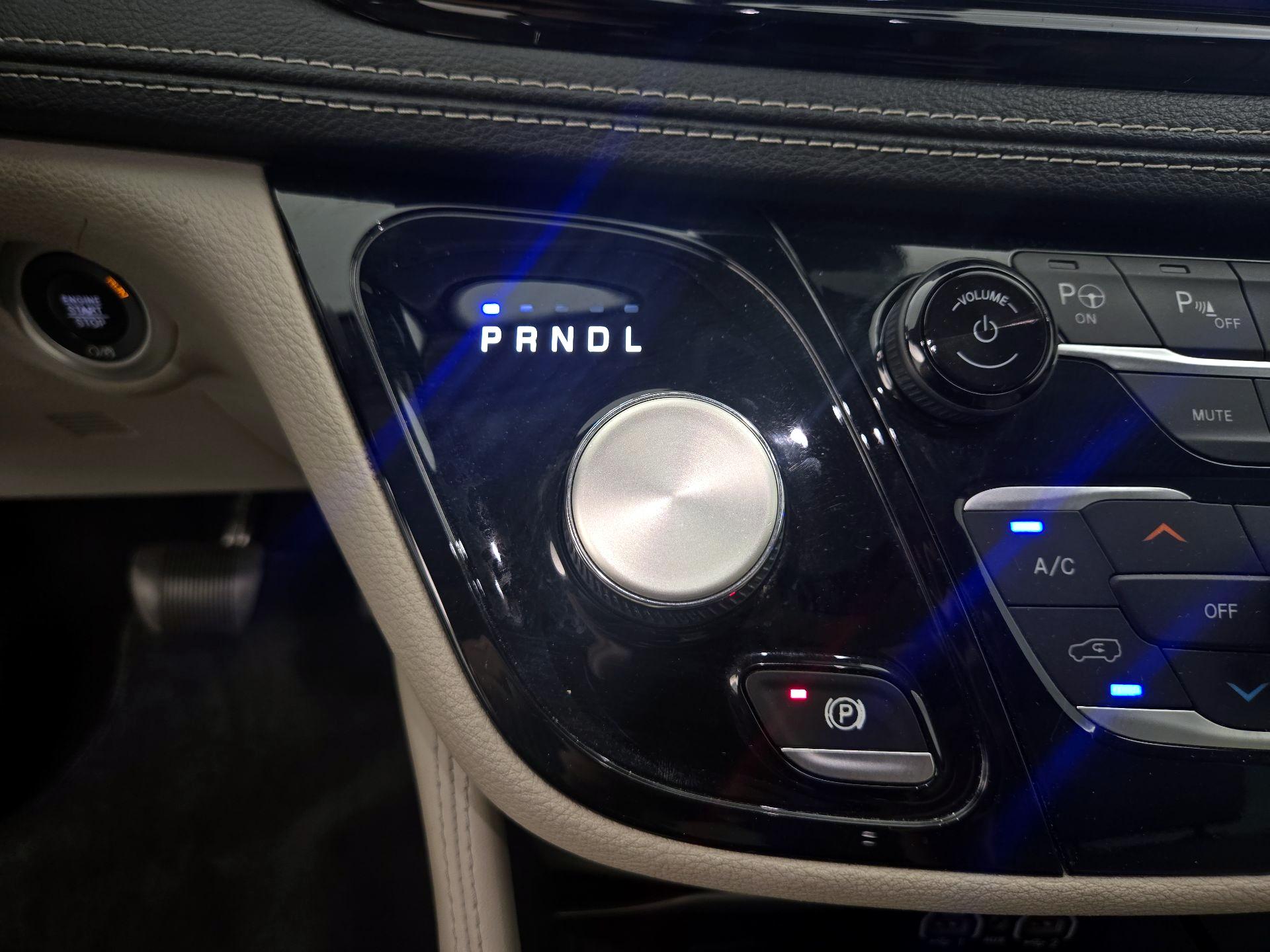 Thumbnail: 2021 Chrysler Pacifica - 18