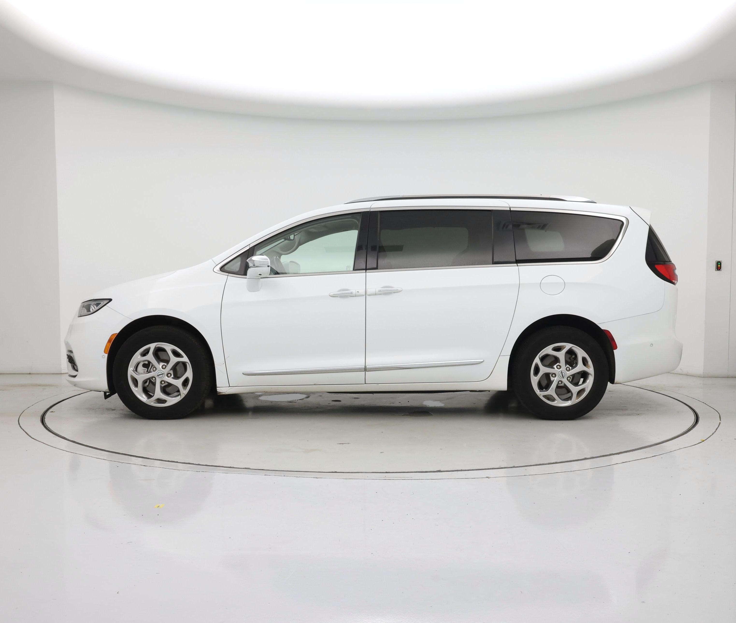 Thumbnail: 2021 Chrysler Pacifica - 3