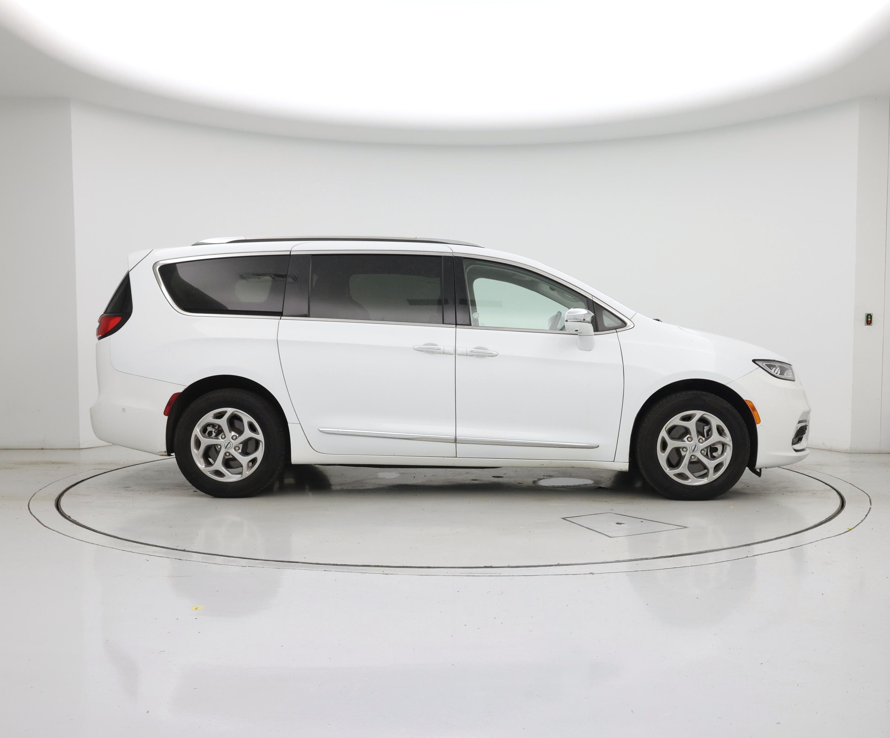 Thumbnail: 2021 Chrysler Pacifica - 7