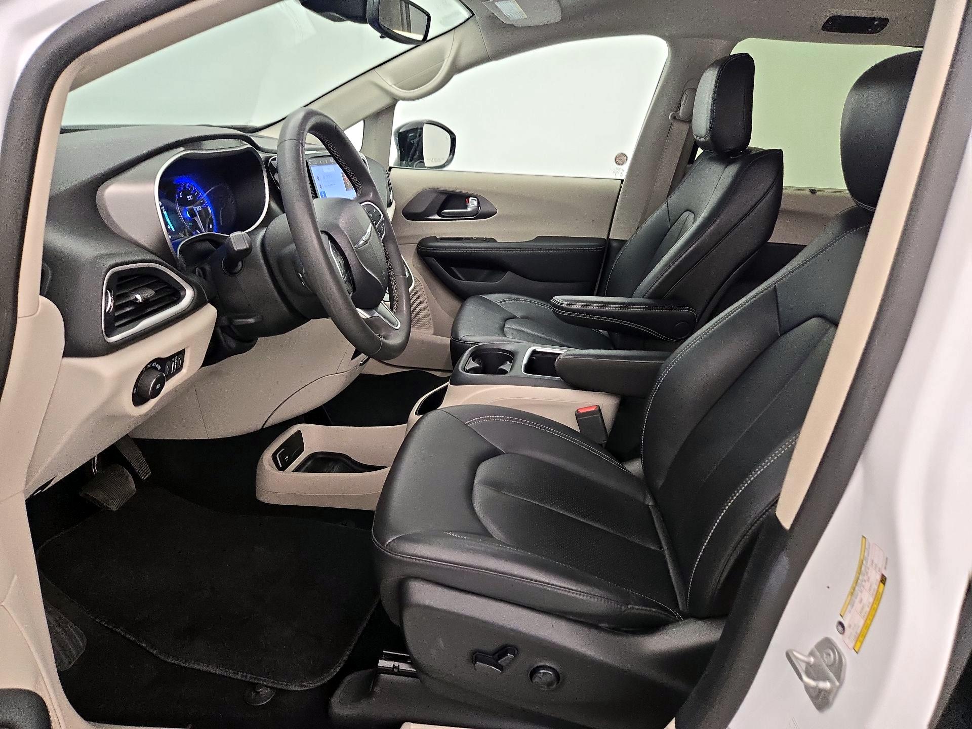 Thumbnail: 2024 Chrysler Pacifica - 11