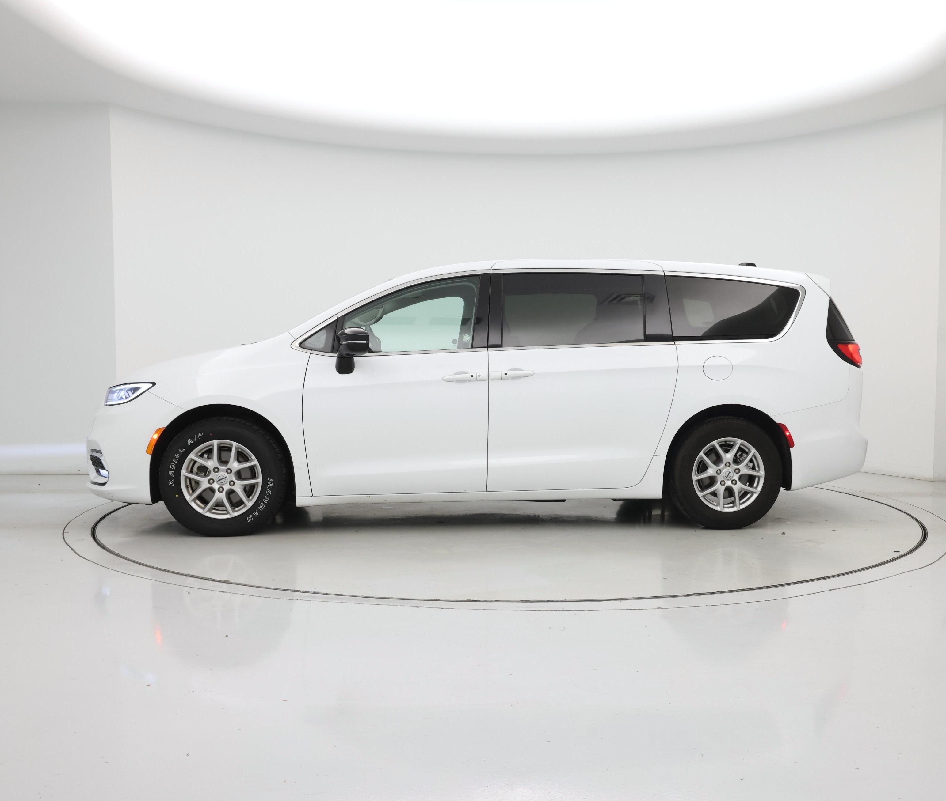 Thumbnail: 2024 Chrysler Pacifica - 3