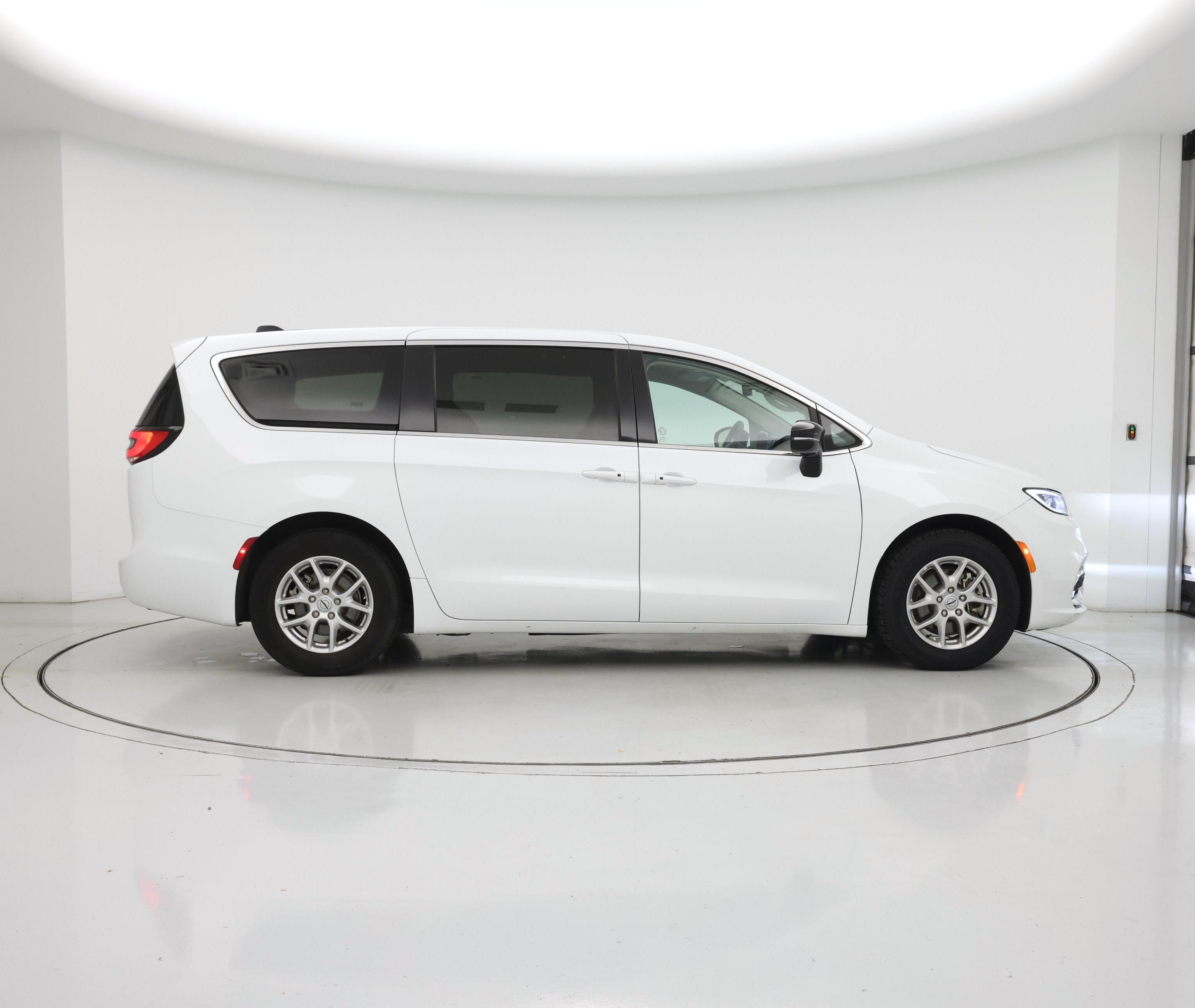 Thumbnail: 2024 Chrysler Pacifica - 7