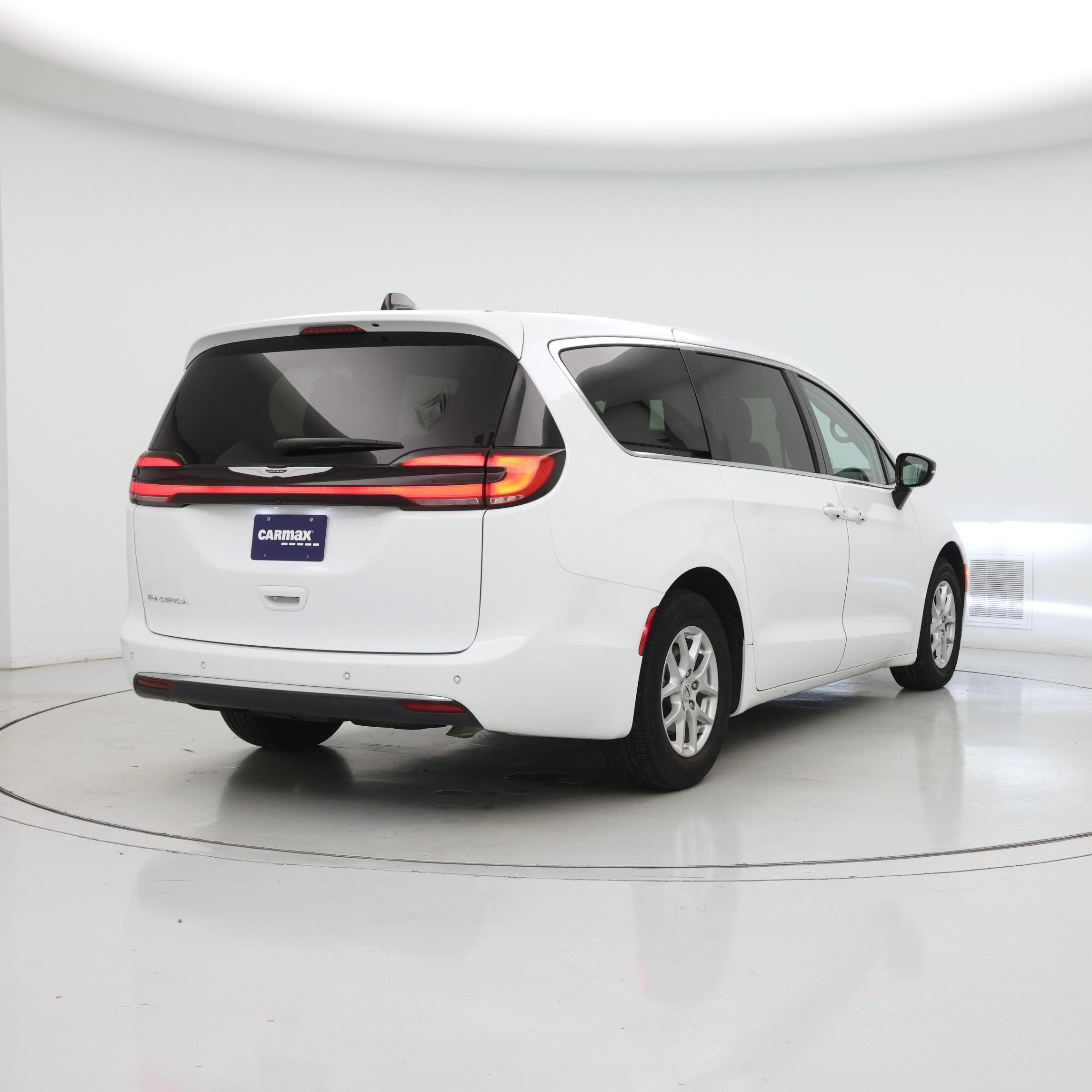Thumbnail: 2024 Chrysler Pacifica - 8