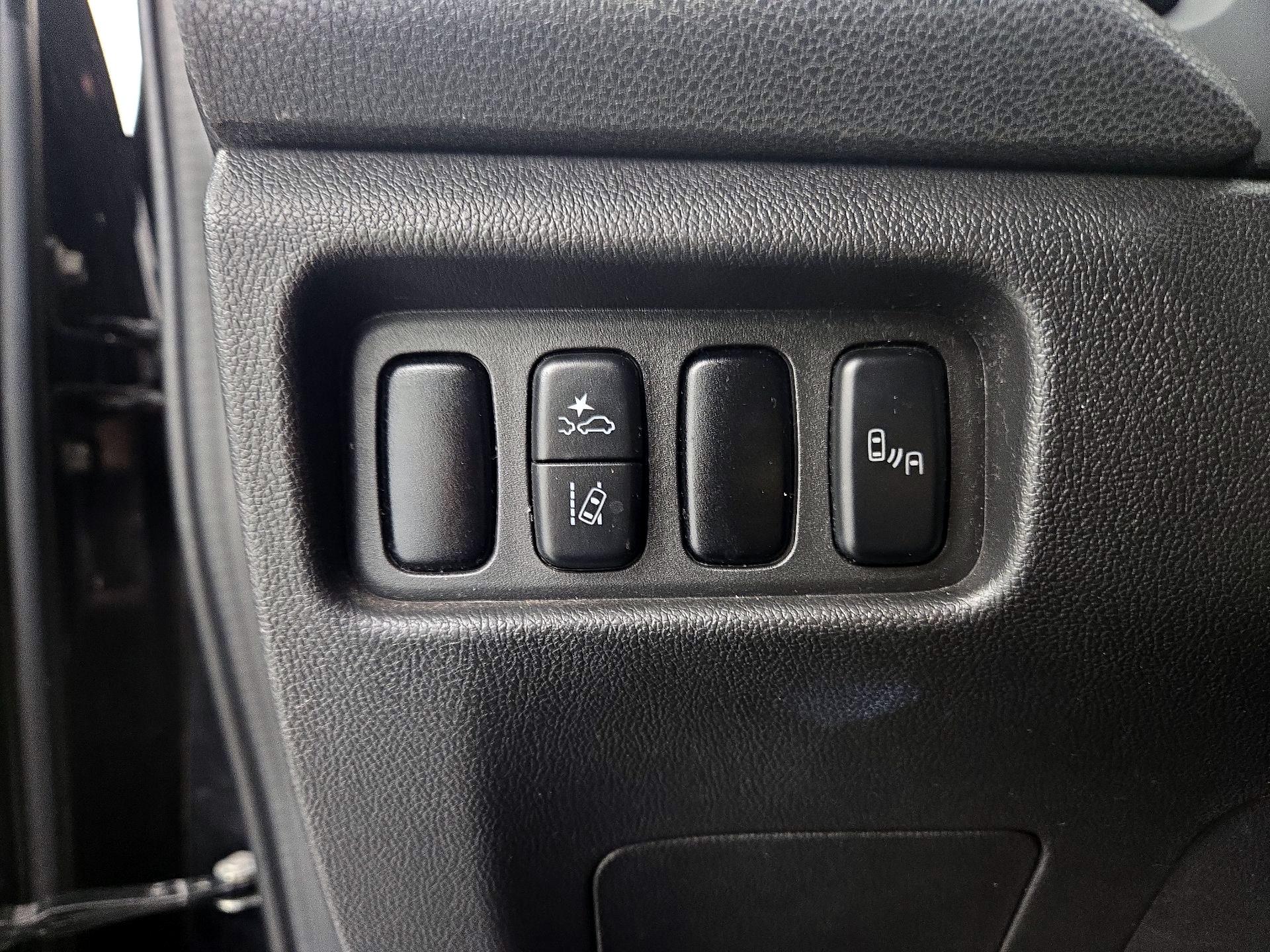 Thumbnail: 2021 Mitsubishi Outlander Sport - 13
