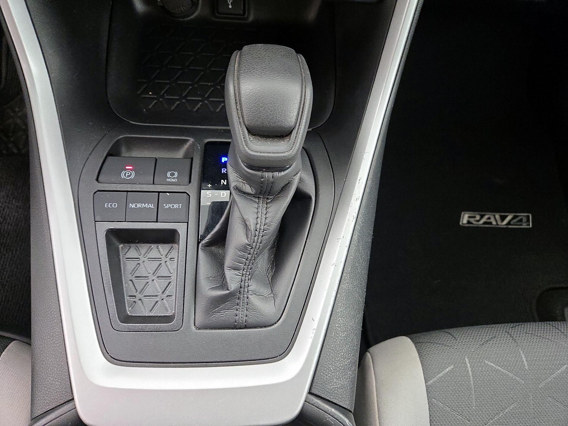 Thumbnail: 2021 Toyota RAV4 - 15