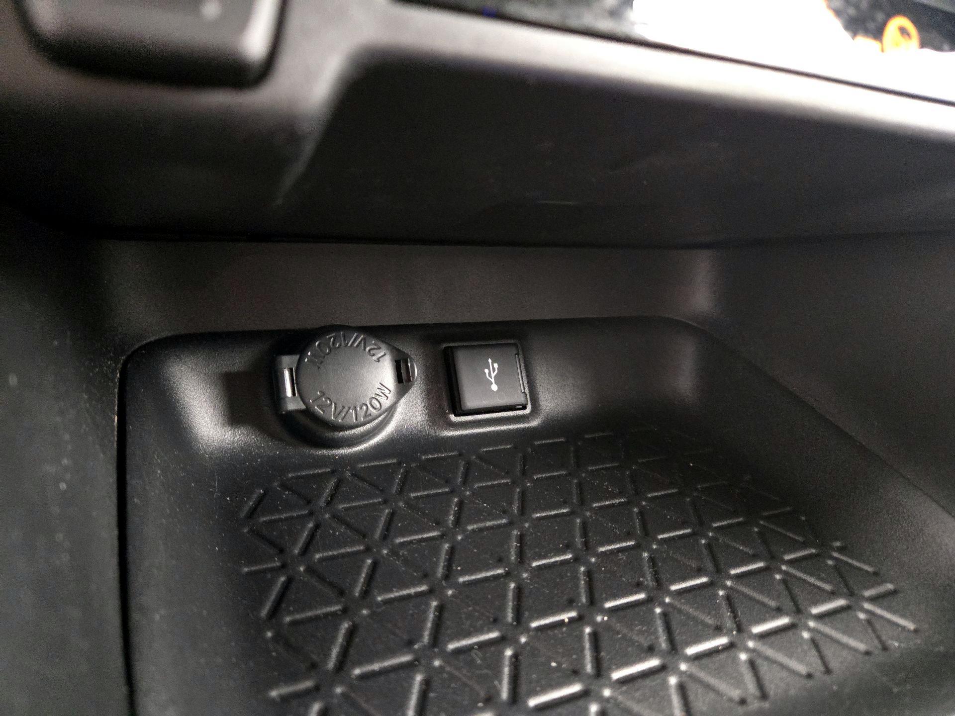 Thumbnail: 2021 Toyota RAV4 - 16