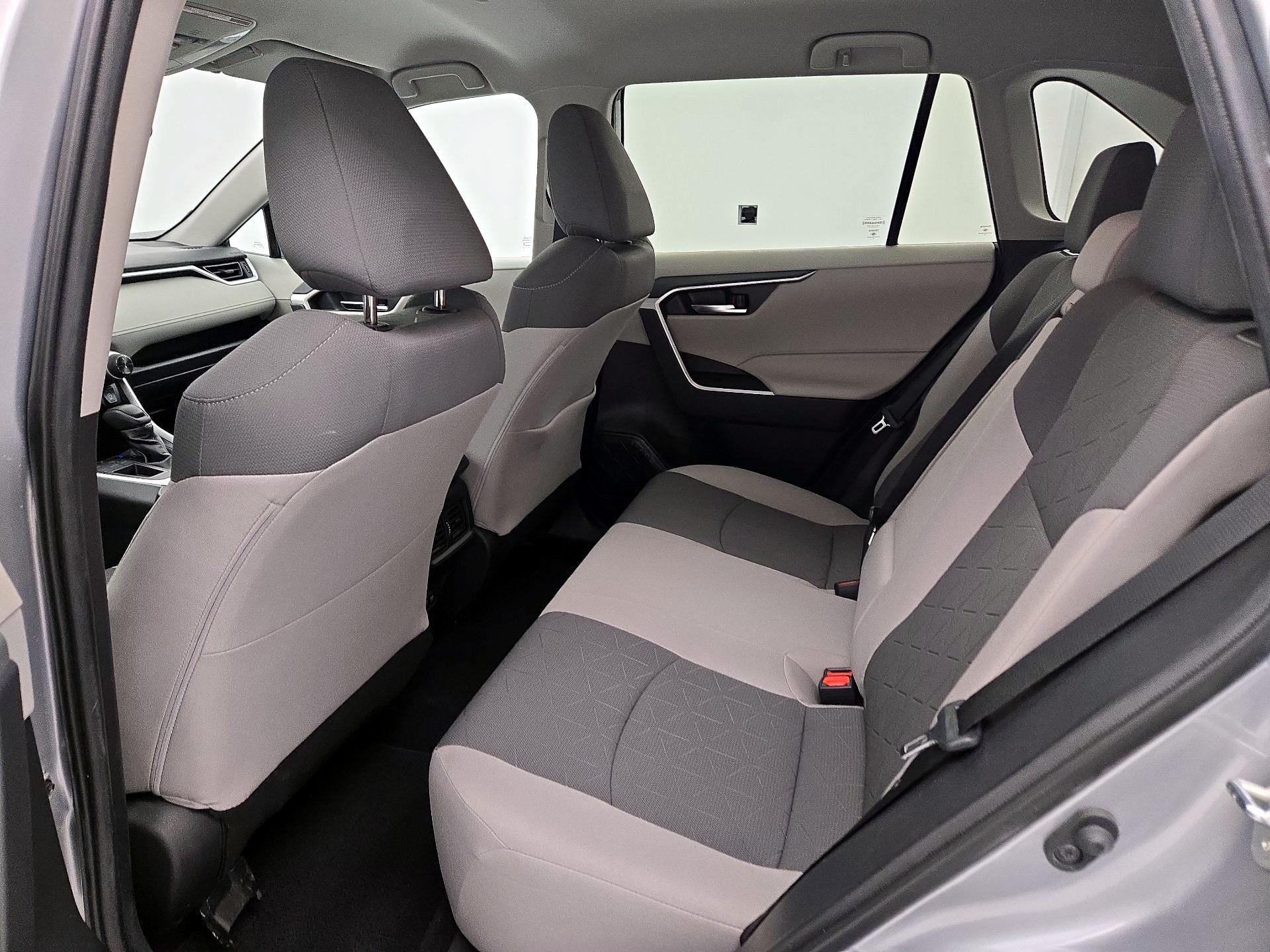 Thumbnail: 2021 Toyota RAV4 - 17