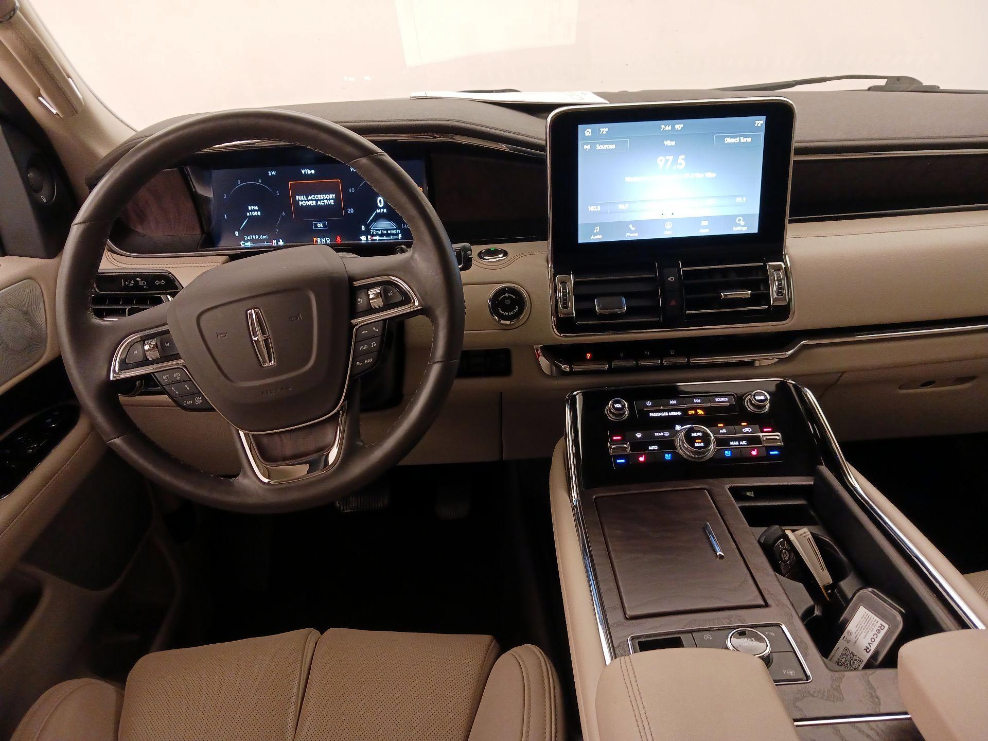 Thumbnail: 2021 Lincoln Navigator - 9
