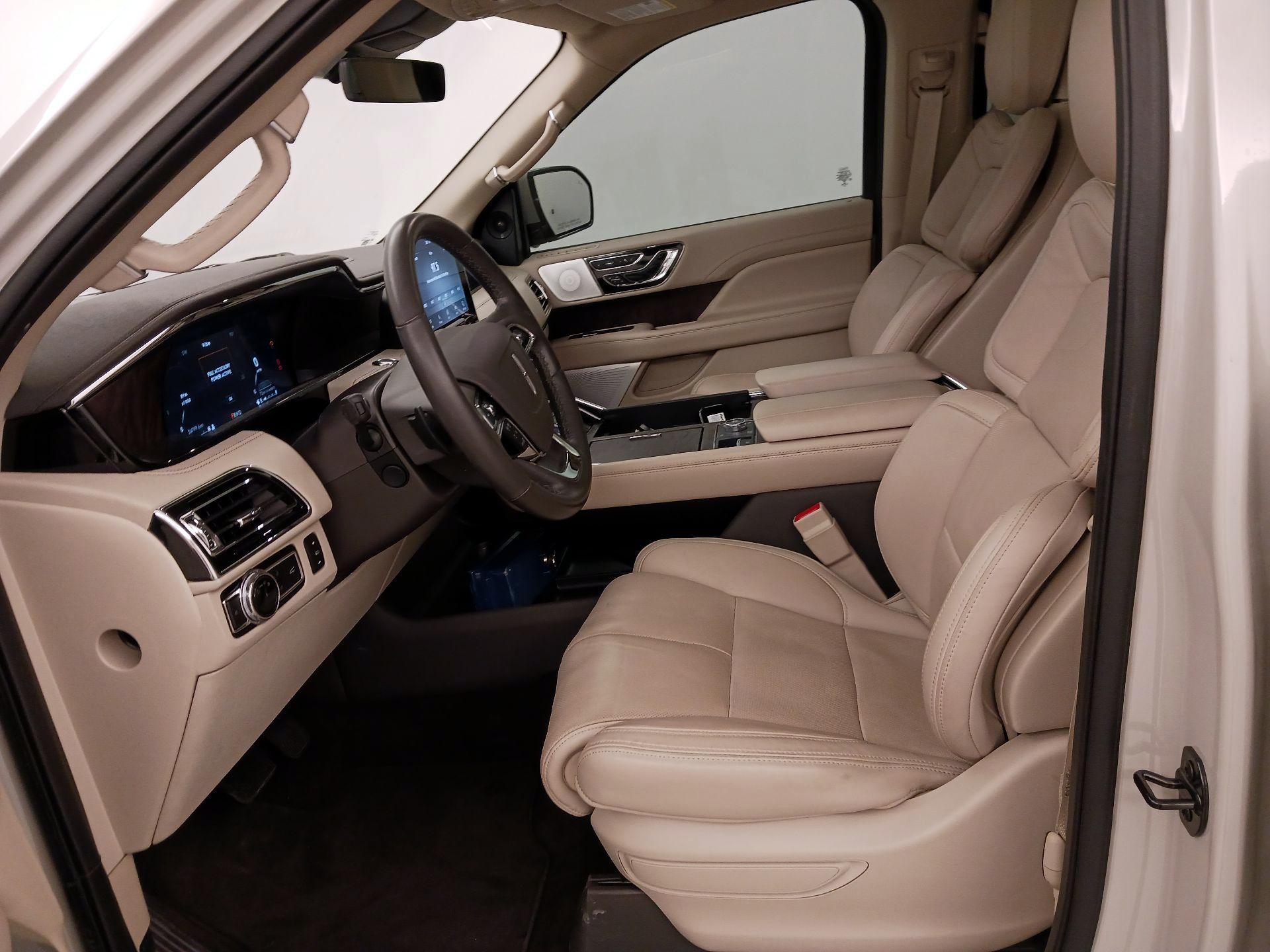 Thumbnail: 2021 Lincoln Navigator - 11