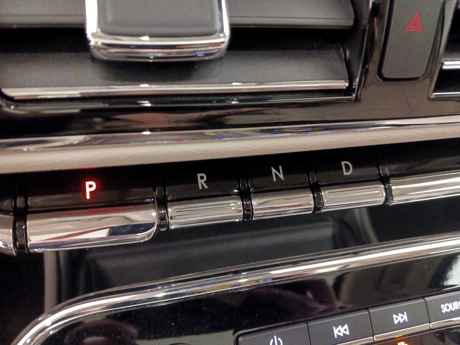 Thumbnail: 2021 Lincoln Navigator - 18