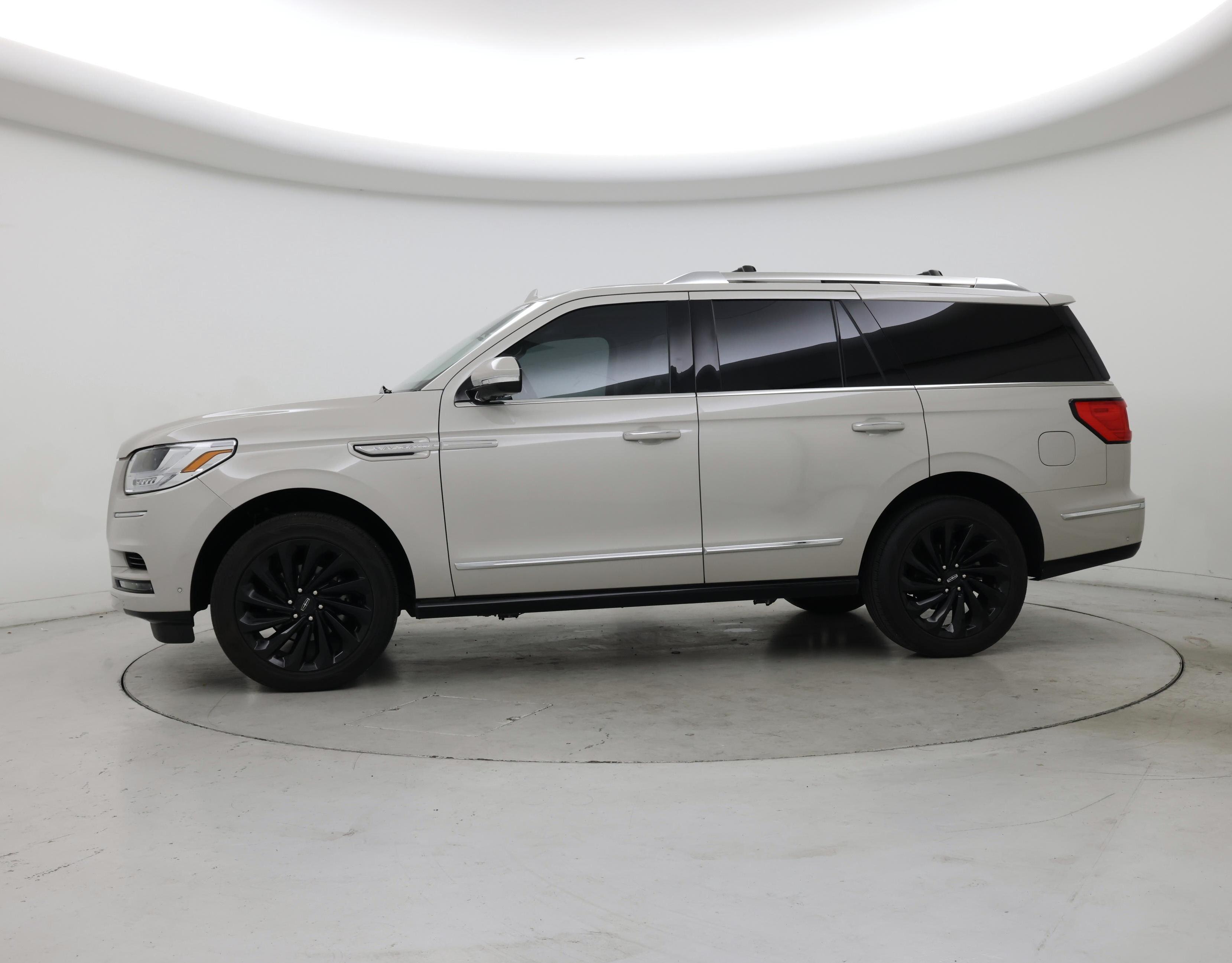 Thumbnail: 2021 Lincoln Navigator - 3