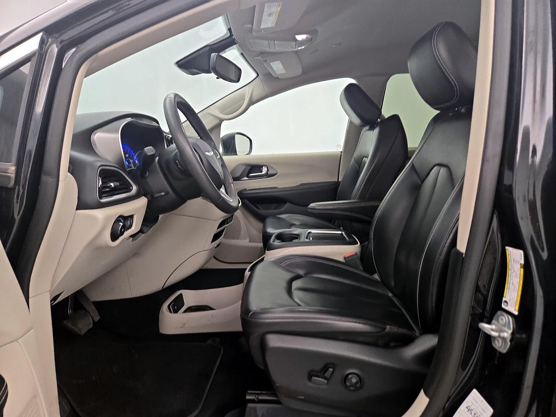 Thumbnail: 2023 Chrysler Pacifica - 11