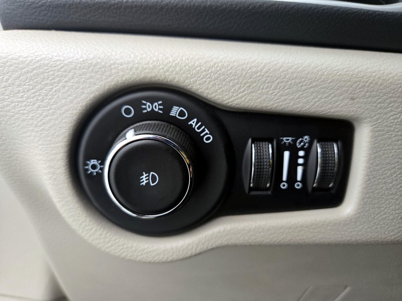 2023 Chrysler Pacifica Touring L - Photo 14