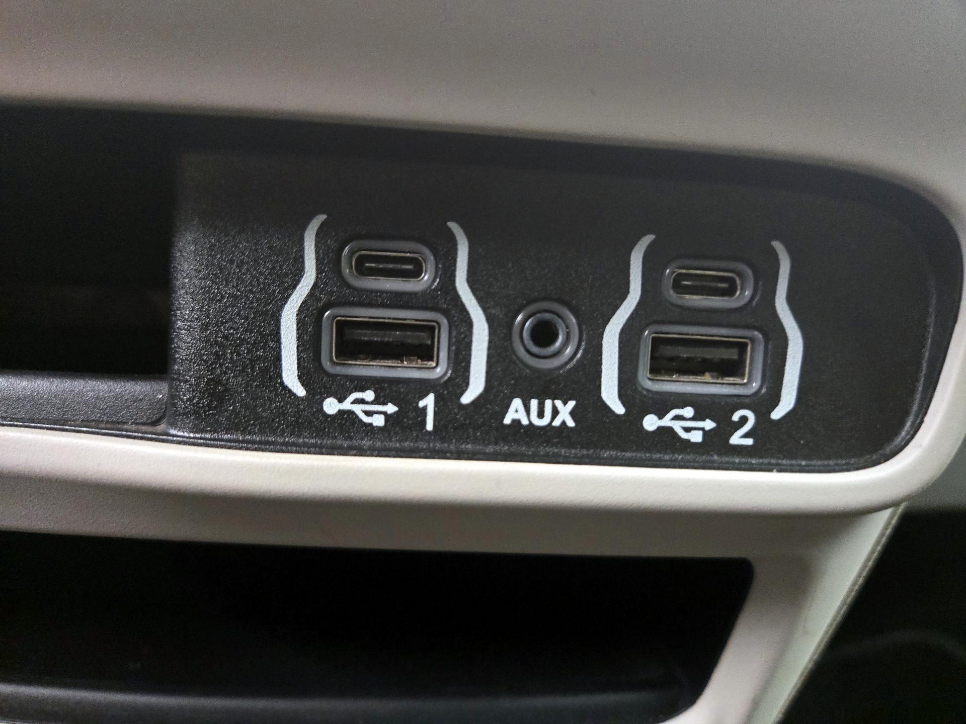 Thumbnail: 2023 Chrysler Pacifica - 18