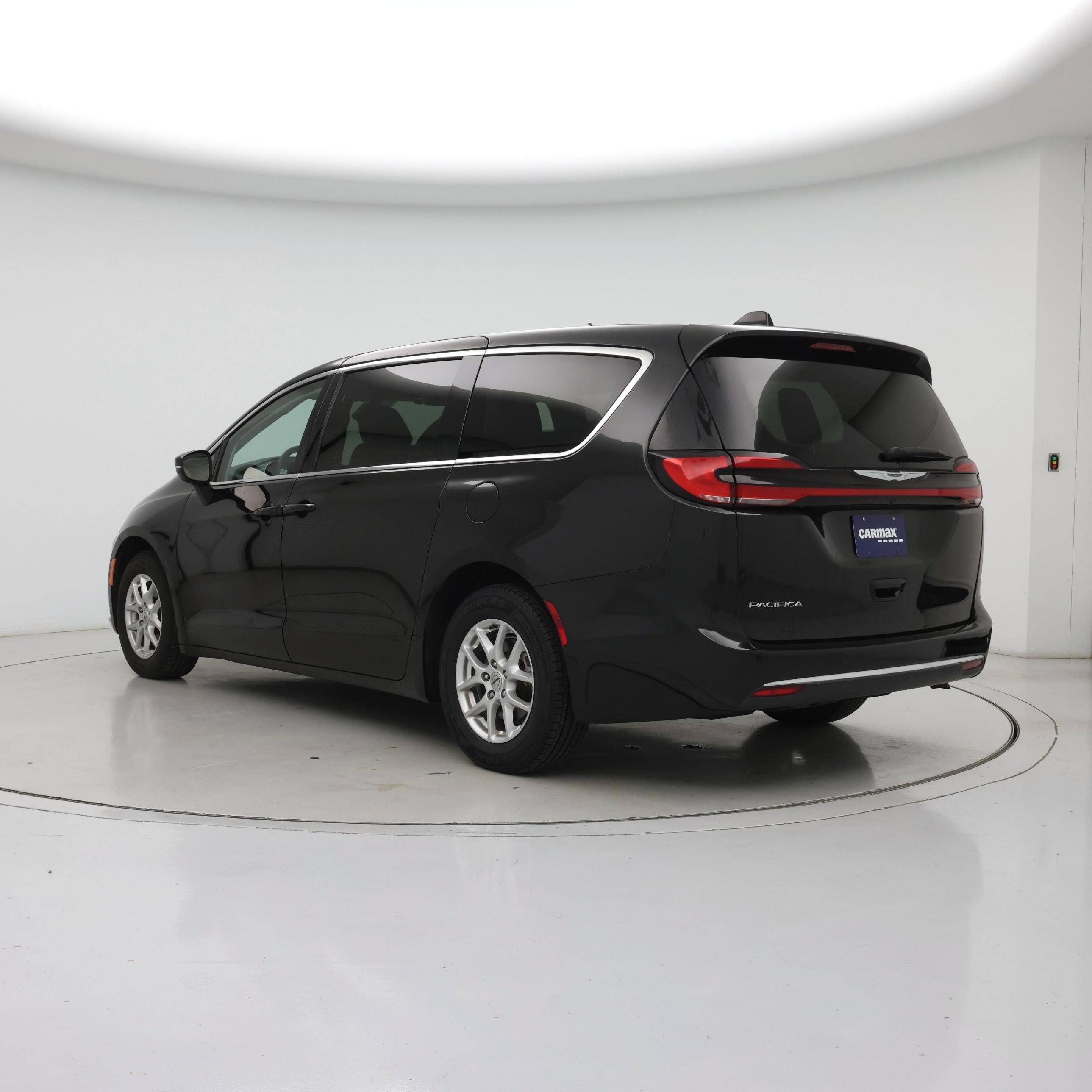 Thumbnail: 2023 Chrysler Pacifica - 2