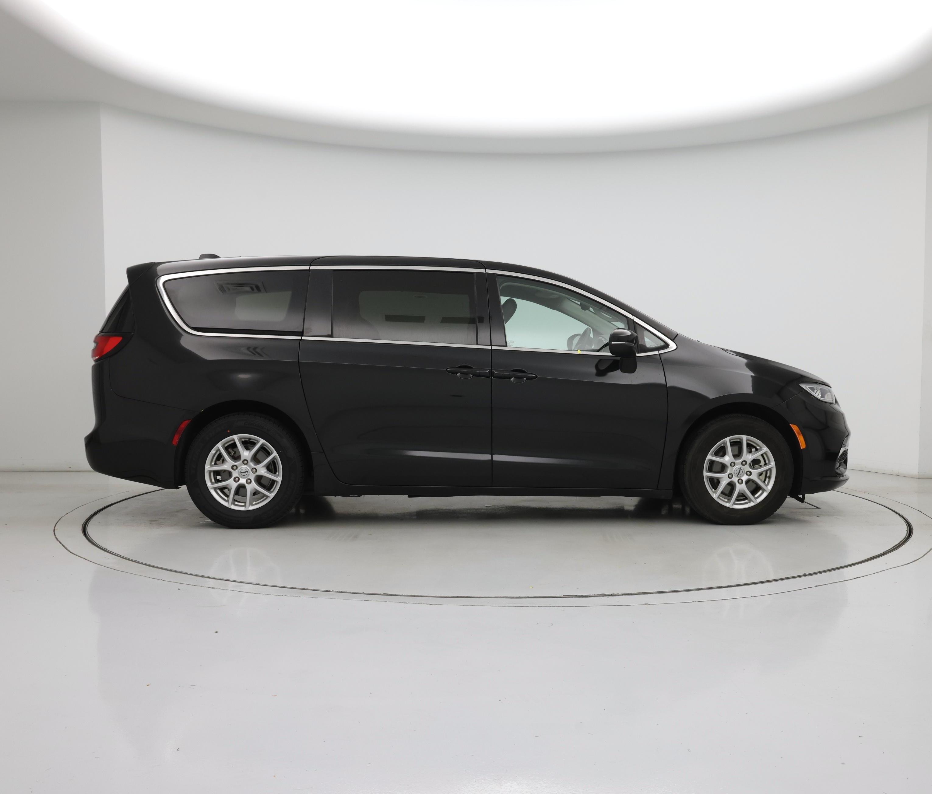 Thumbnail: 2023 Chrysler Pacifica - 7