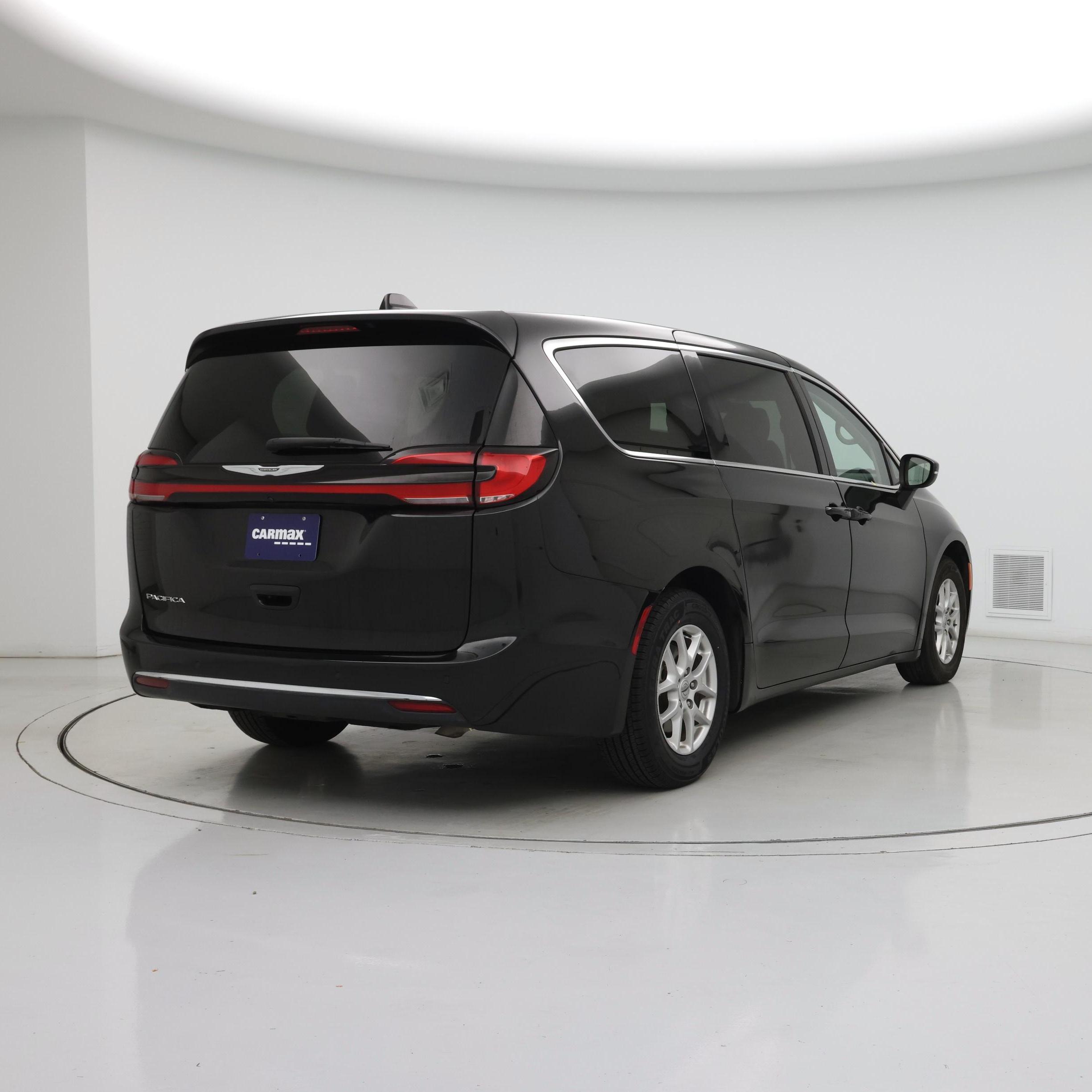 Thumbnail: 2023 Chrysler Pacifica - 8