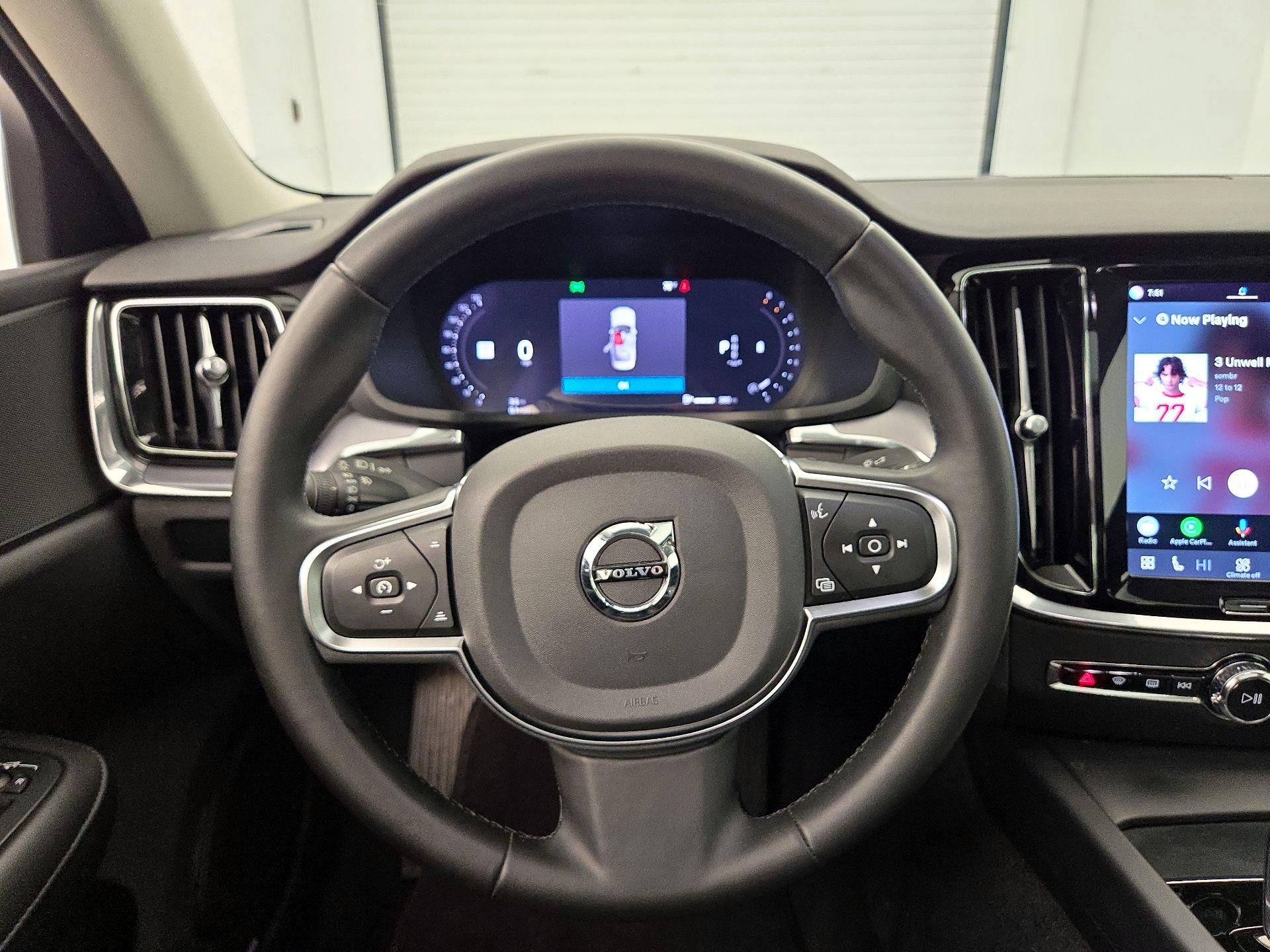 Thumbnail: 2024 Volvo S60 - 10
