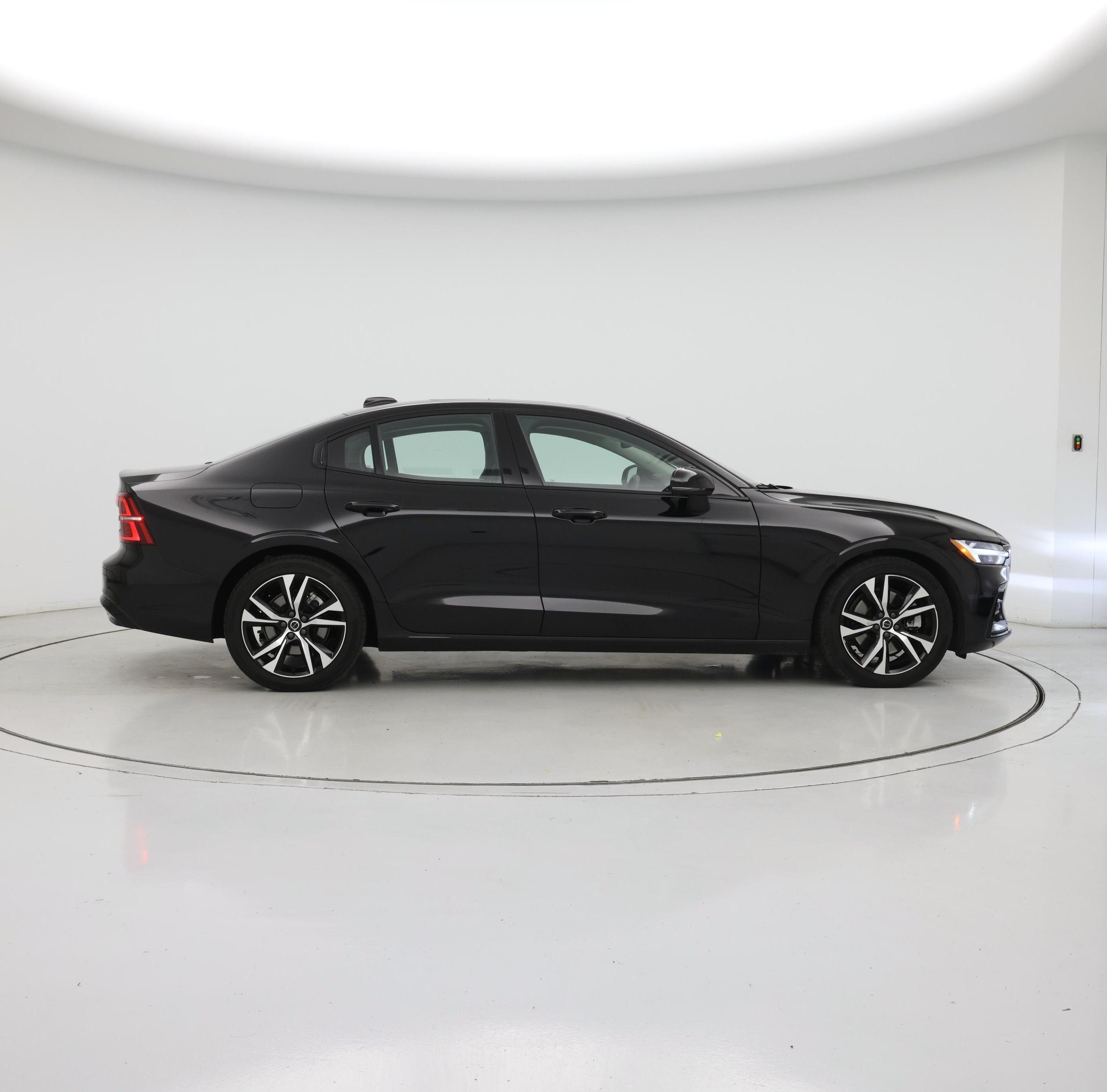 Thumbnail: 2024 Volvo S60 - 7