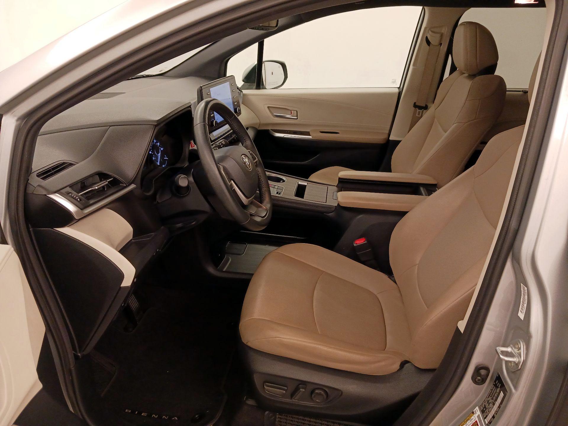 Thumbnail: 2022 Toyota Sienna - 11