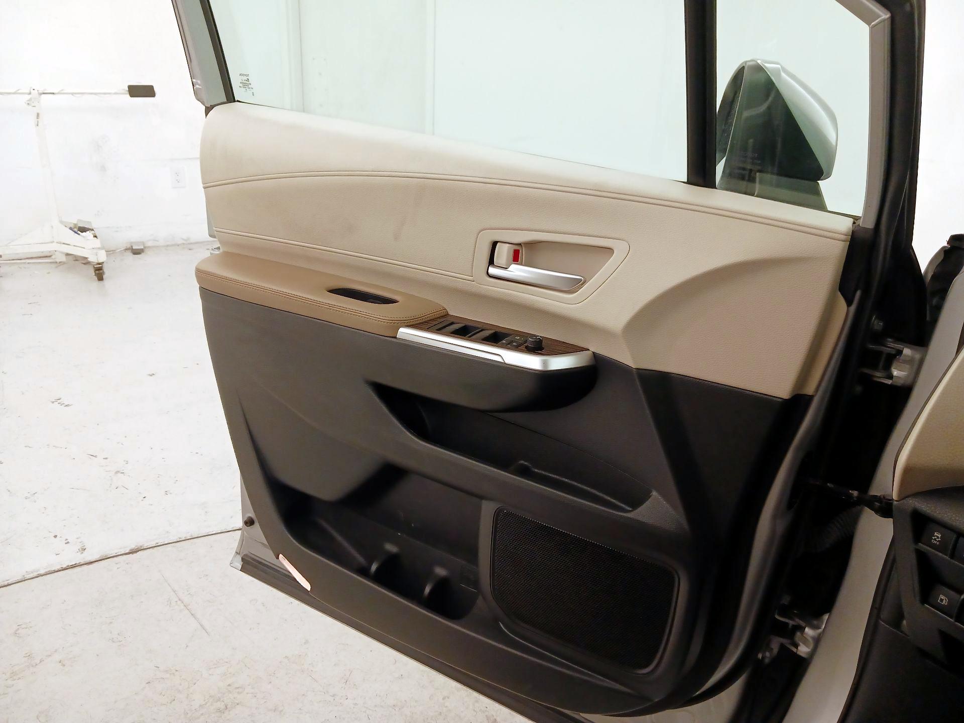 Thumbnail: 2022 Toyota Sienna - 12
