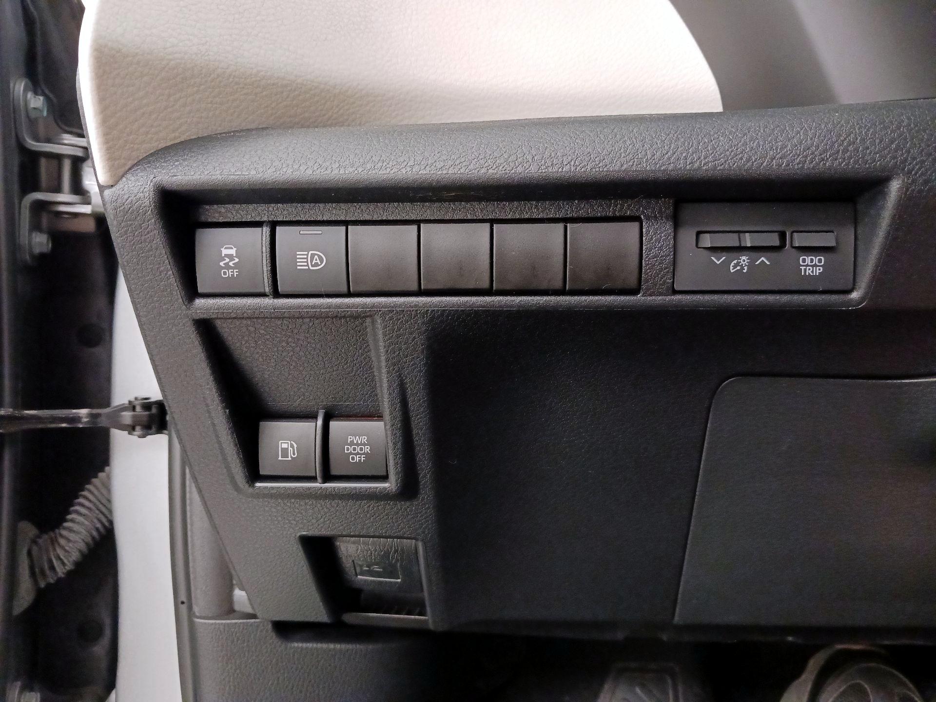 Thumbnail: 2022 Toyota Sienna - 13