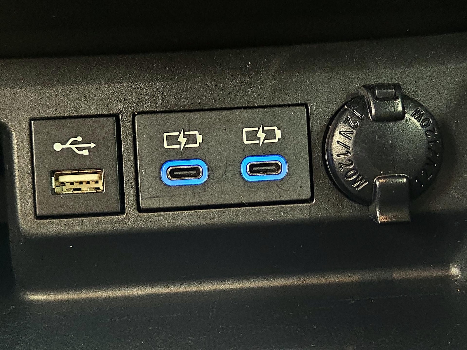 2022 Toyota Highlander XLE - Photo 19