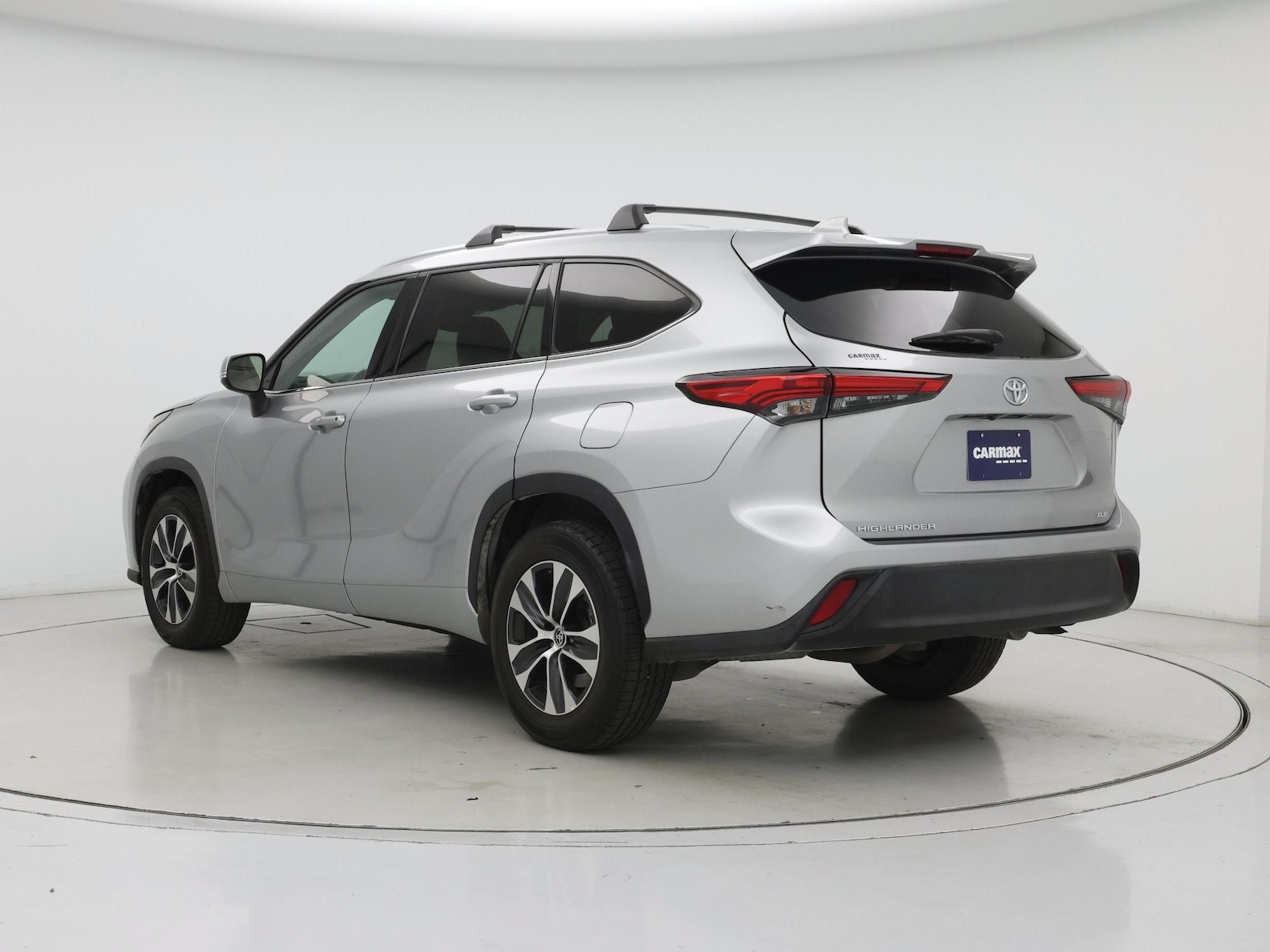2022 Toyota Highlander XLE - Photo 3