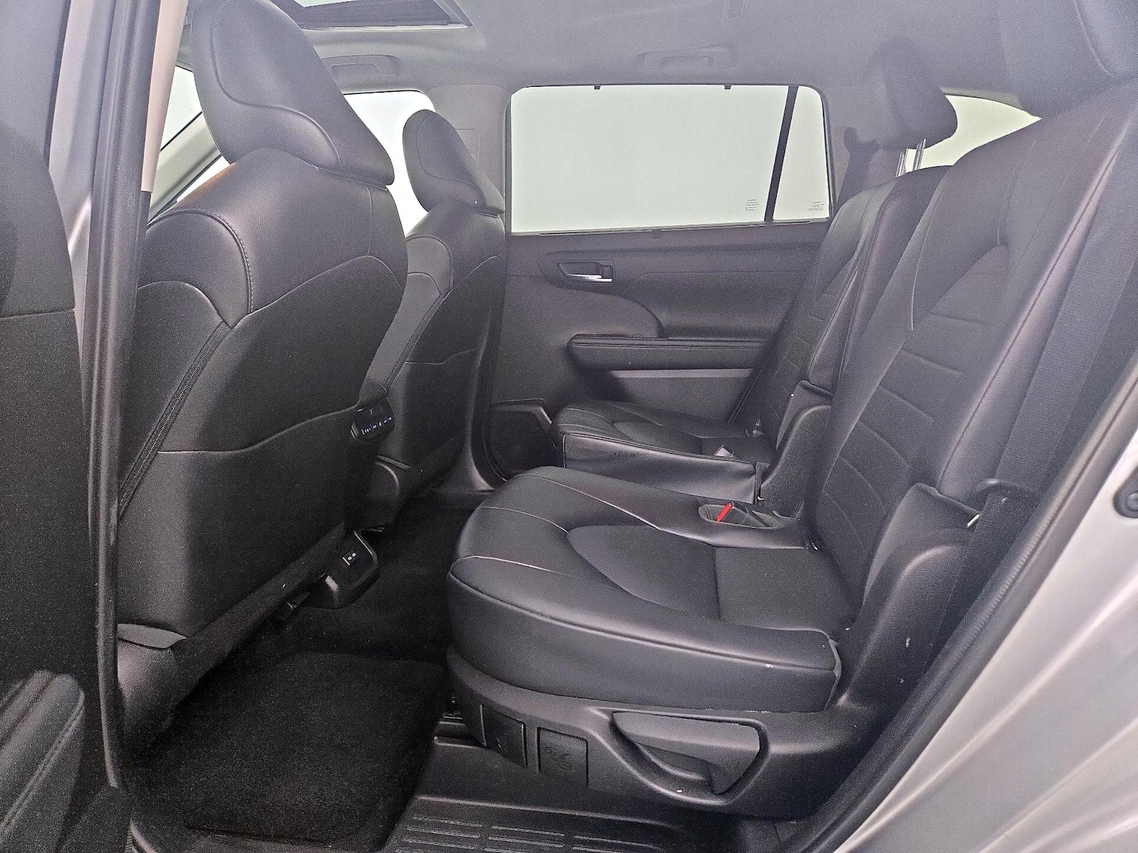 2022 Toyota Highlander XLE - Photo 21