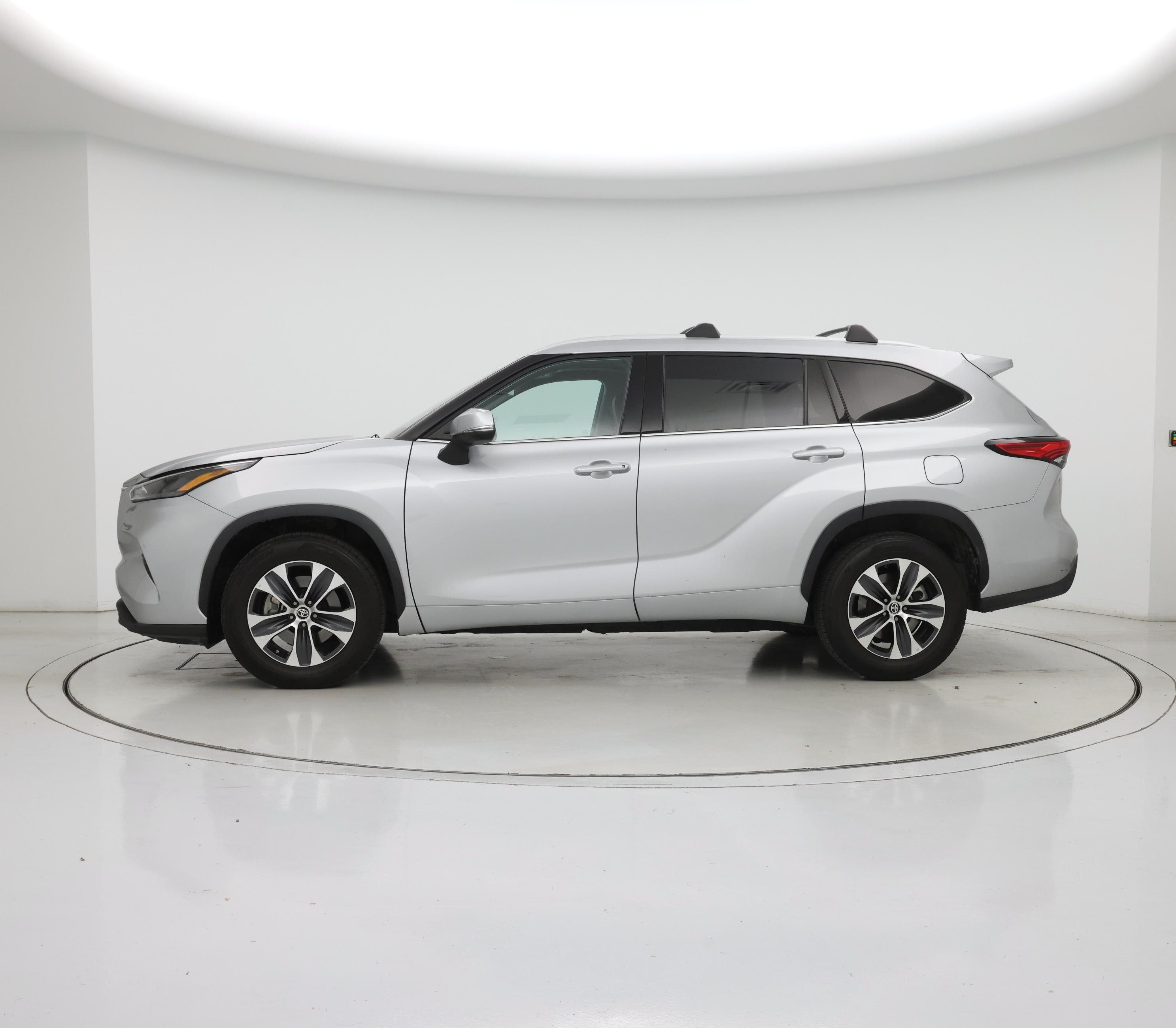 Thumbnail: 2022 Toyota Highlander - 3