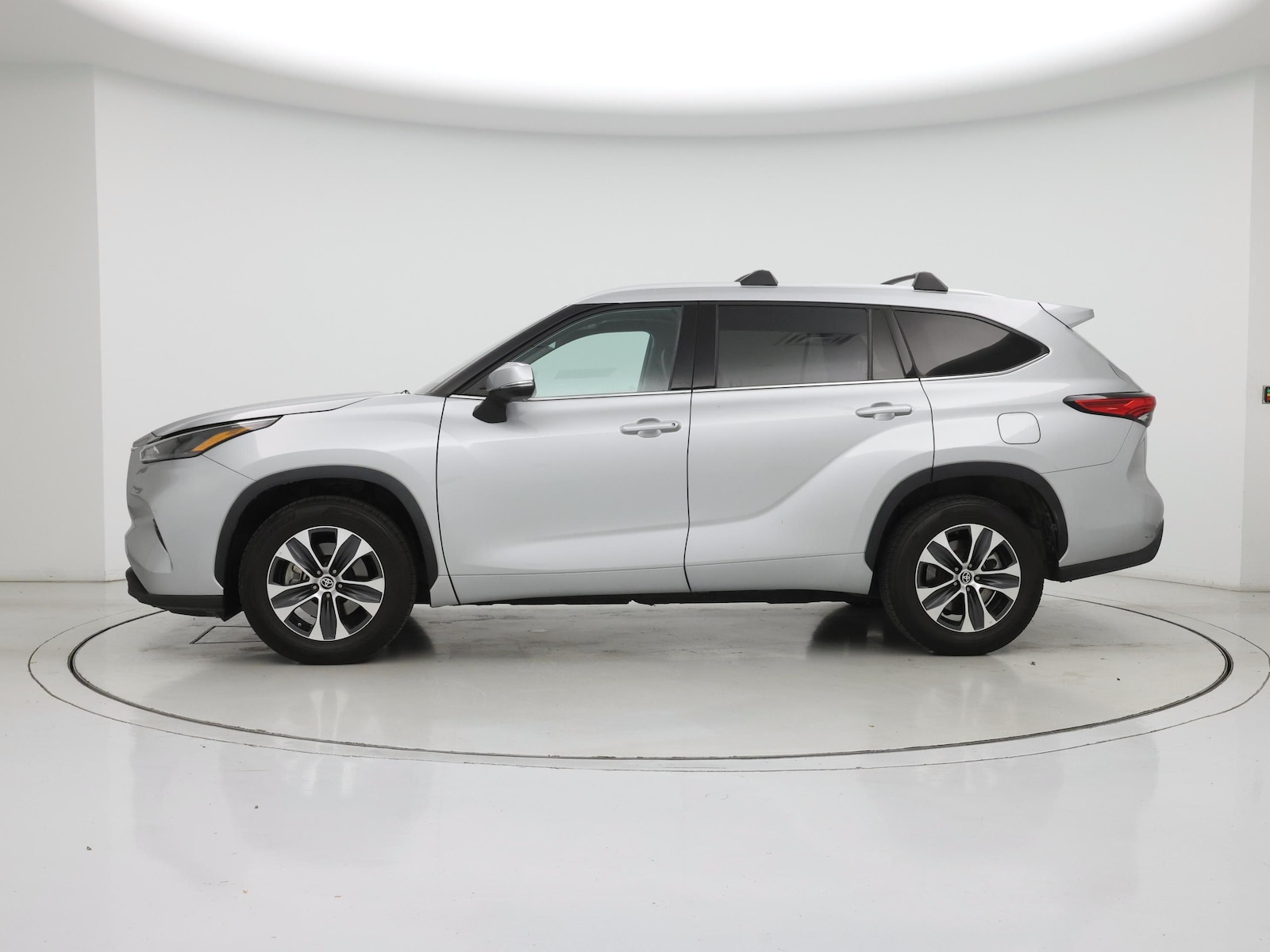 2022 Toyota Highlander XLE - Photo 4