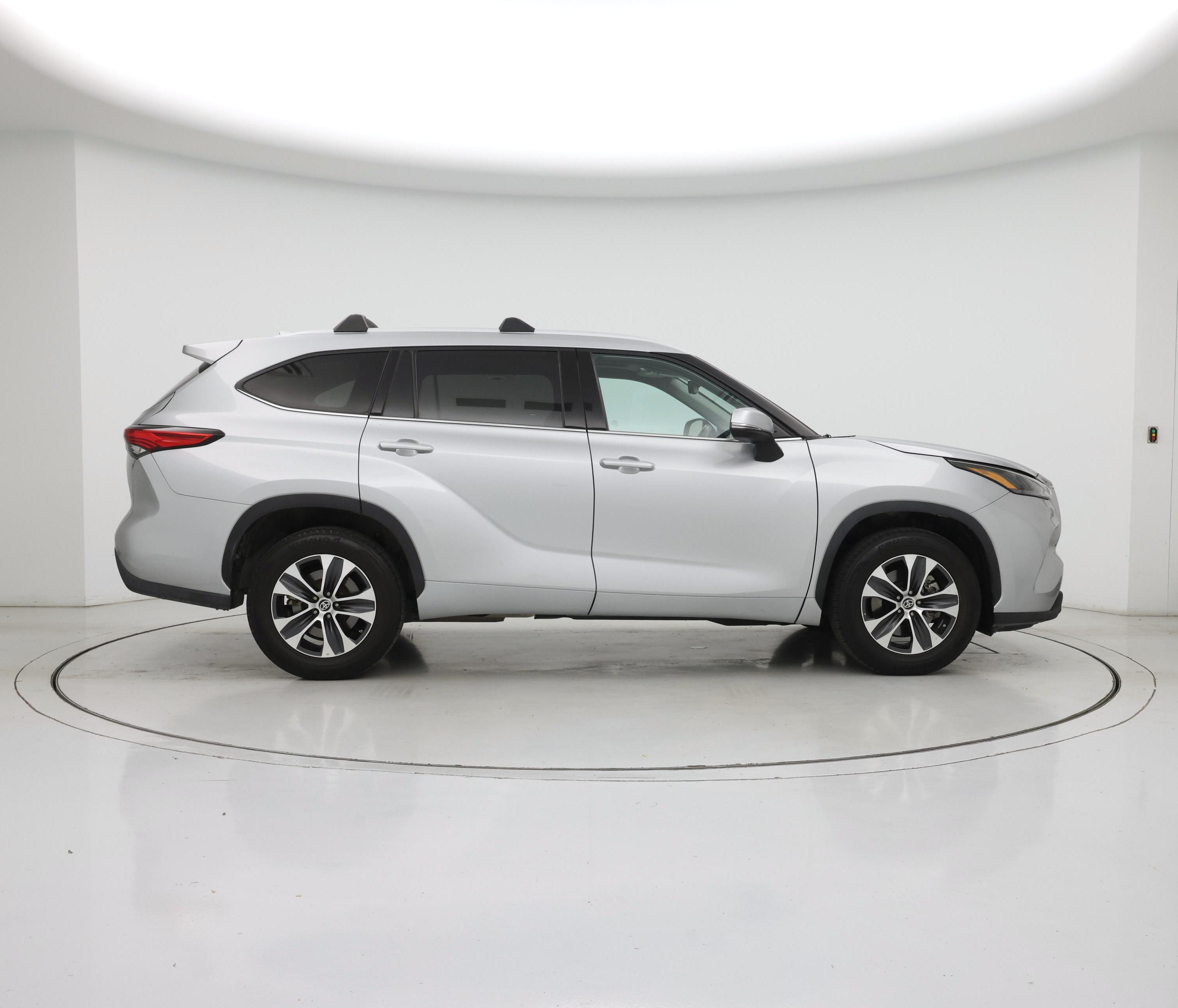 Thumbnail: 2022 Toyota Highlander - 7