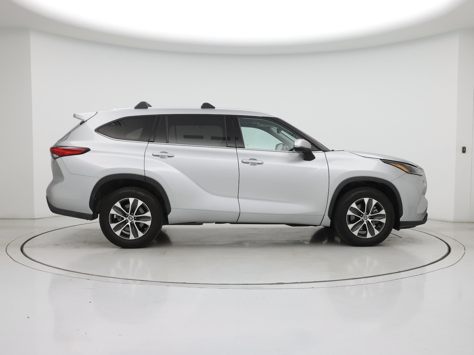 2022 Toyota Highlander XLE - Photo 8