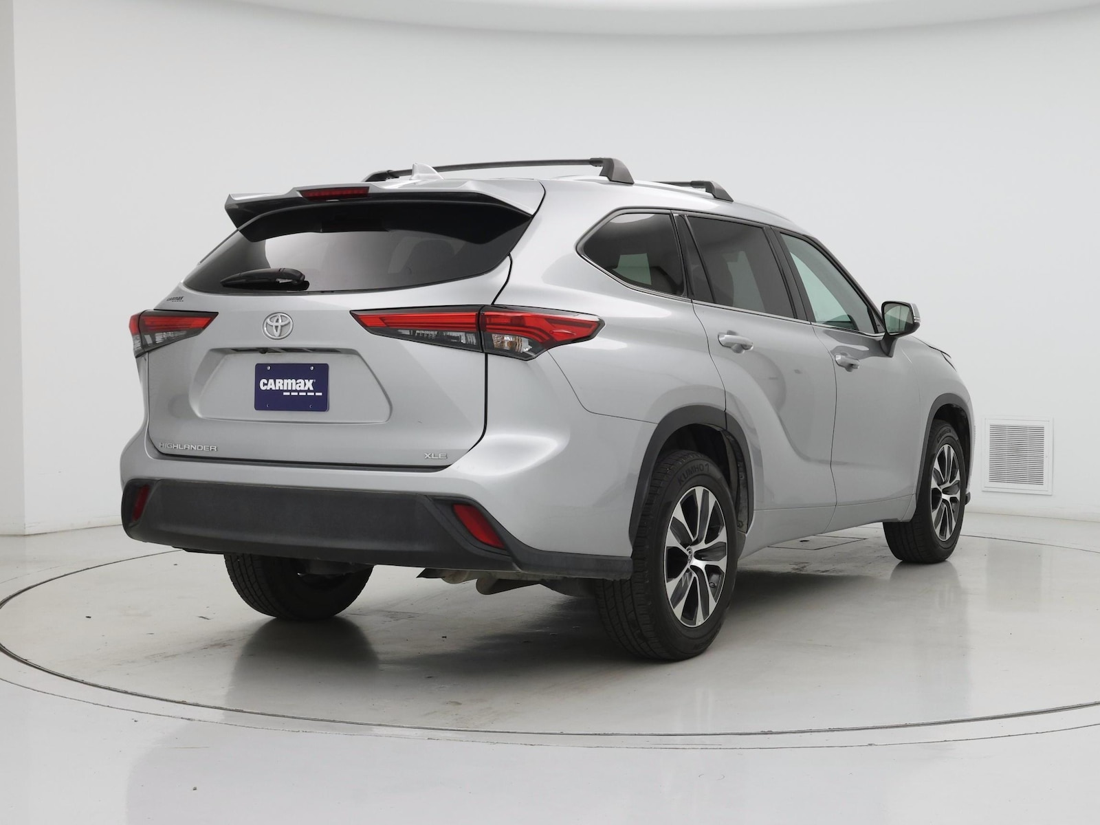 2022 Toyota Highlander XLE - Photo 9
