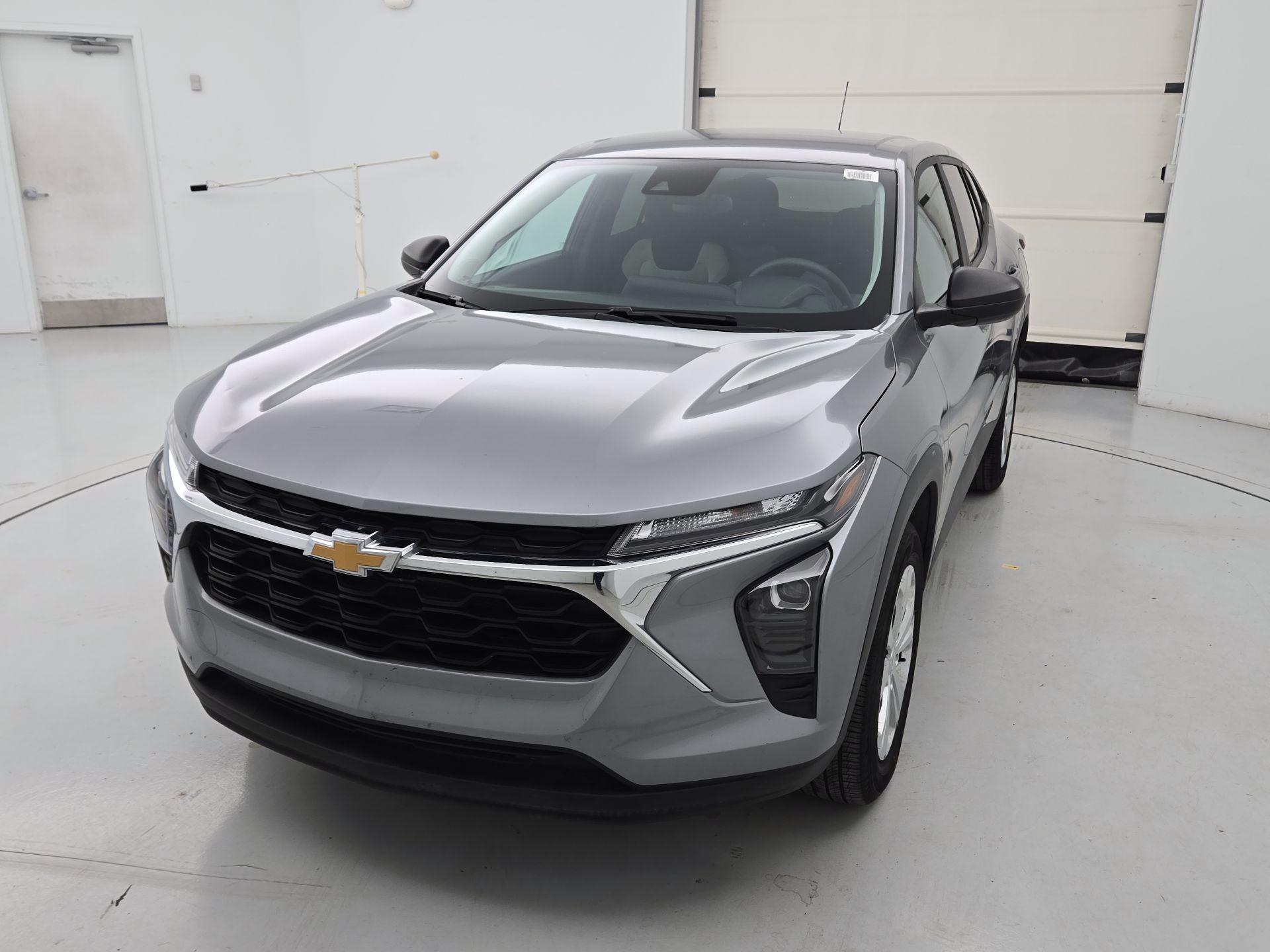 Thumbnail: 2025 Chevrolet Trax - 3