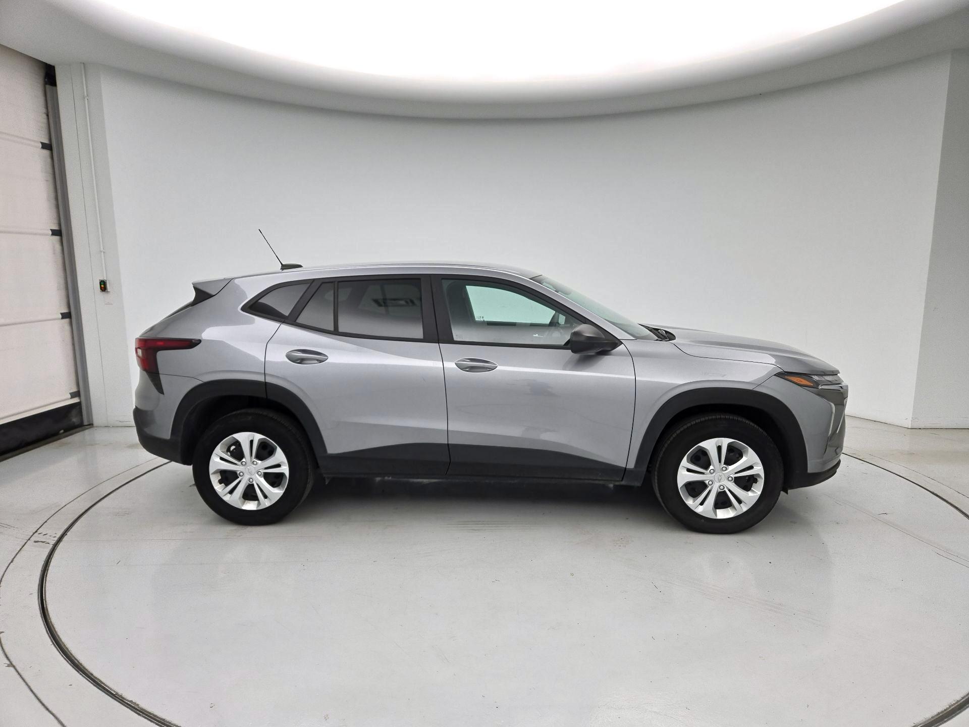 Thumbnail: 2025 Chevrolet Trax - 4