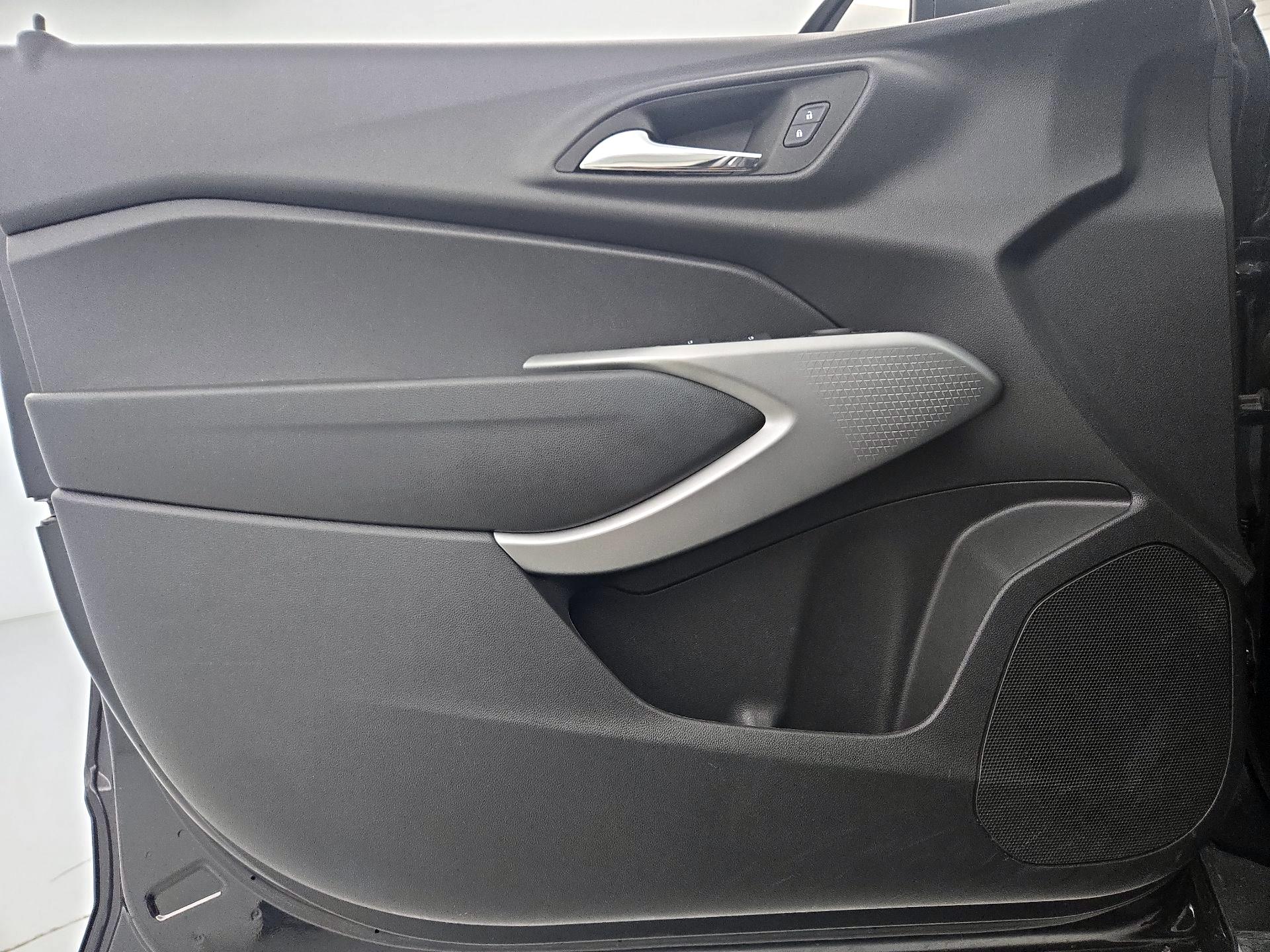 Thumbnail: 2025 Chevrolet Trax - 12