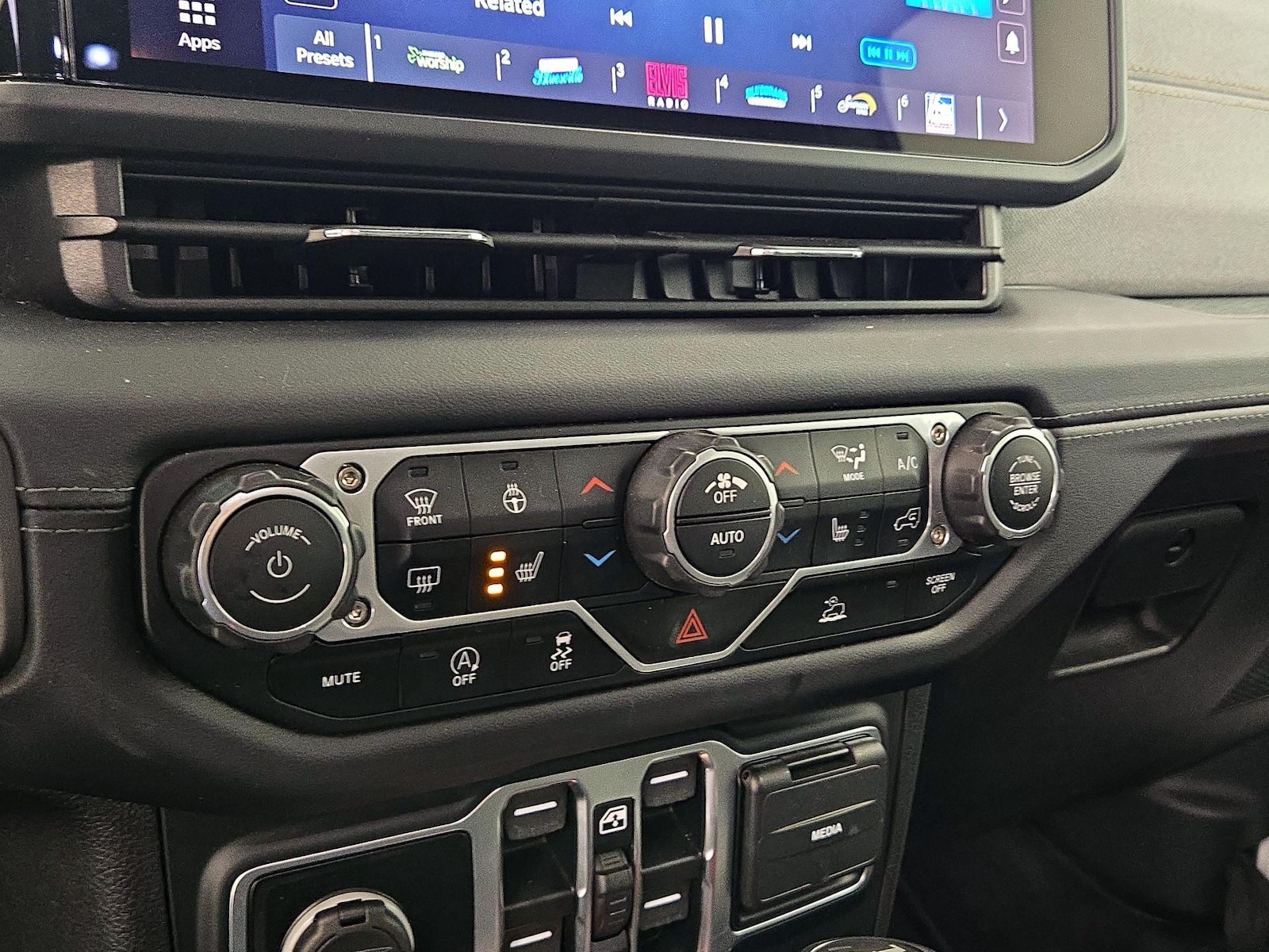 2025 Jeep Wrangler 4-Door Sahara - Photo 17