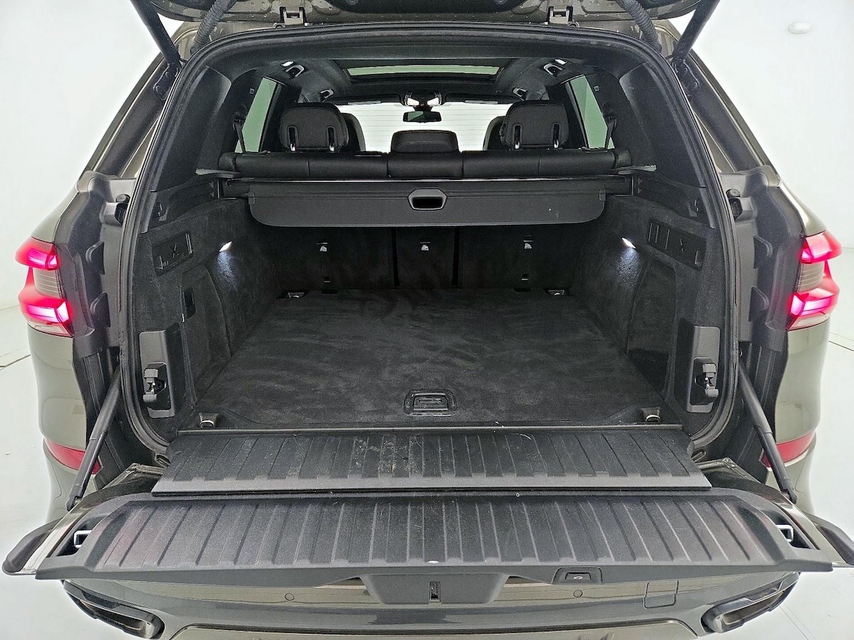 Trunk/Cargo (Seats Up)