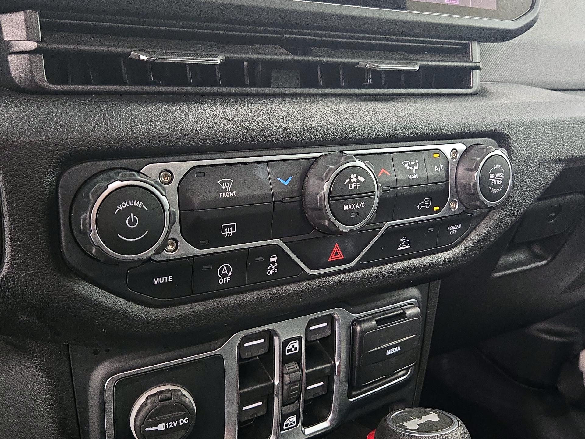 Thumbnail: 2025 Jeep Wrangler - 16