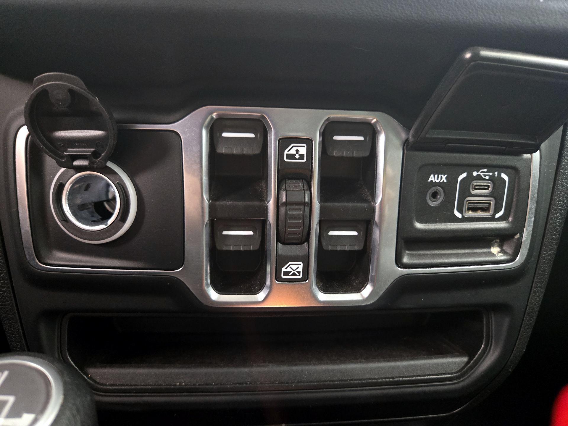 Thumbnail: 2025 Jeep Wrangler - 18