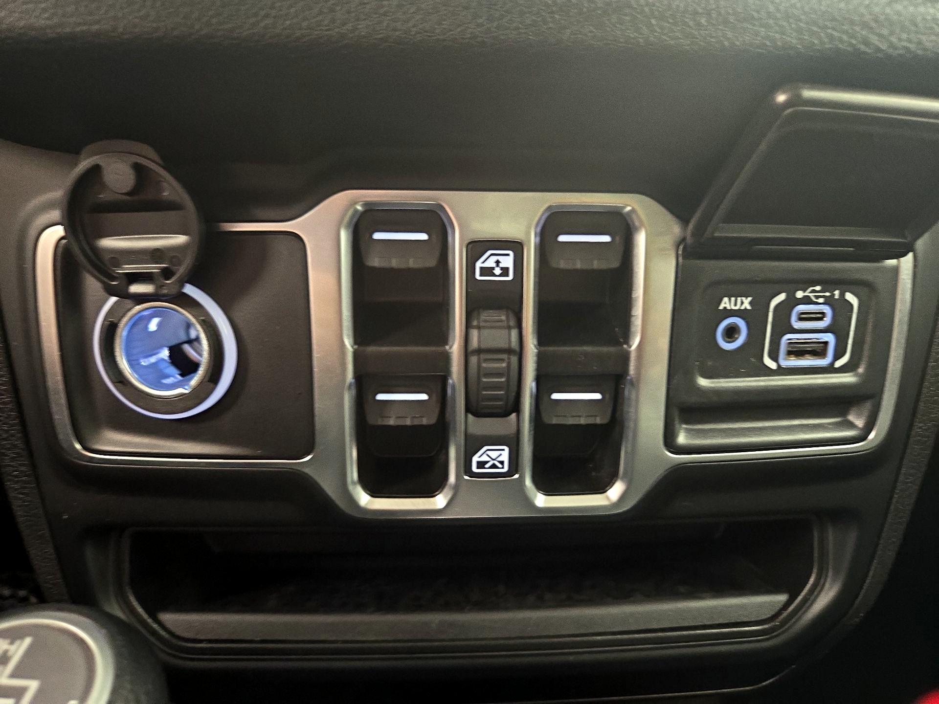 Thumbnail: 2025 Jeep Wrangler - 18