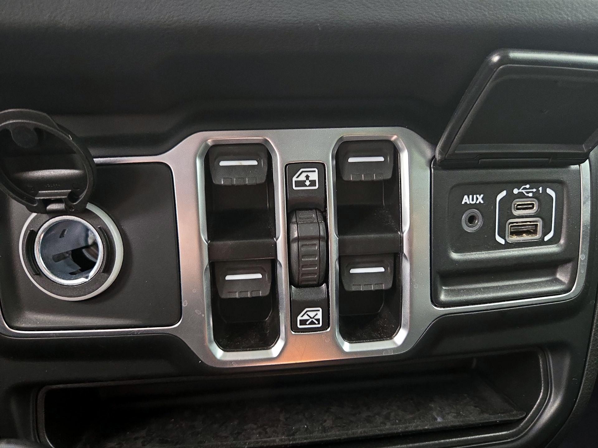 Thumbnail: 2025 Jeep Wrangler - 18